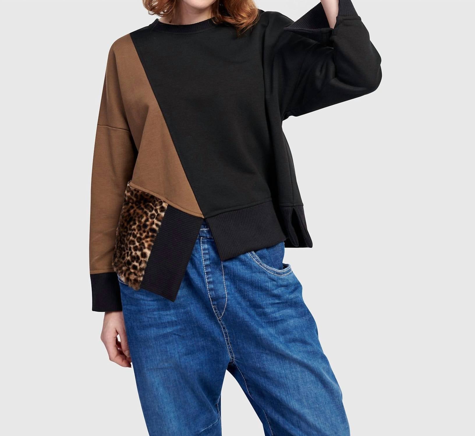 Urban Lair Crewneck Top In Mix