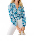 Elsa Silk Top In Lilly Gulls