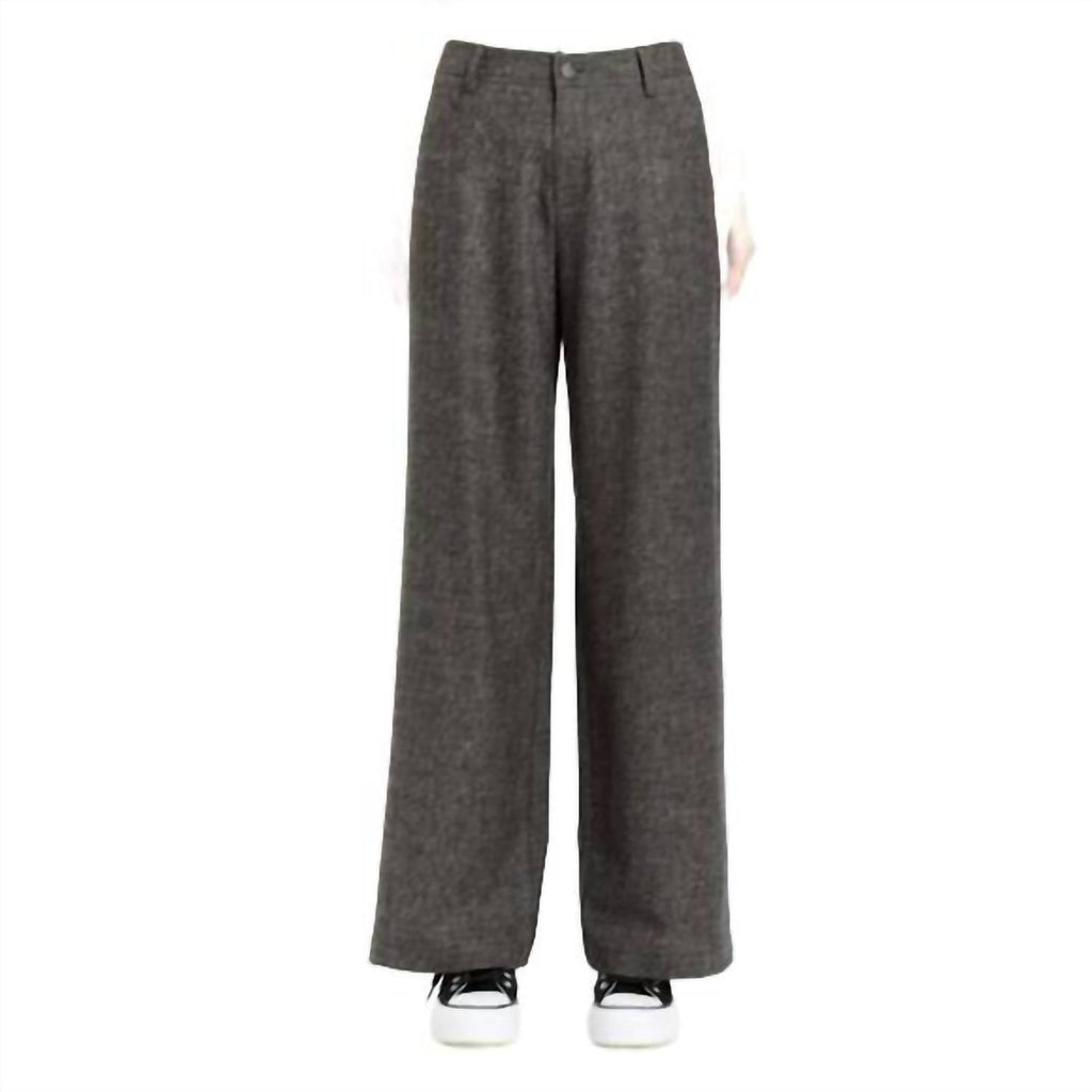 Amrya Pant In Granite