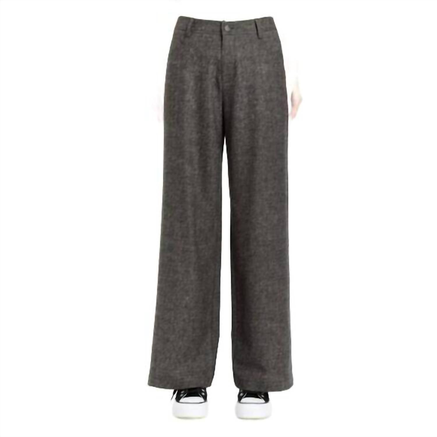 Amrya Pant In Granite