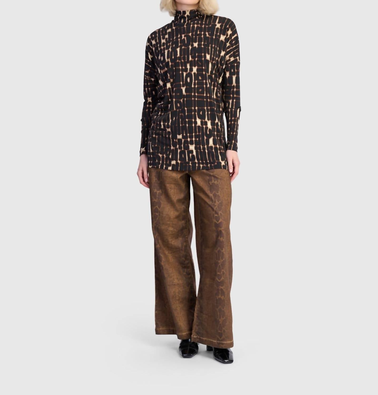 Neula Mockneck Top In Matrix