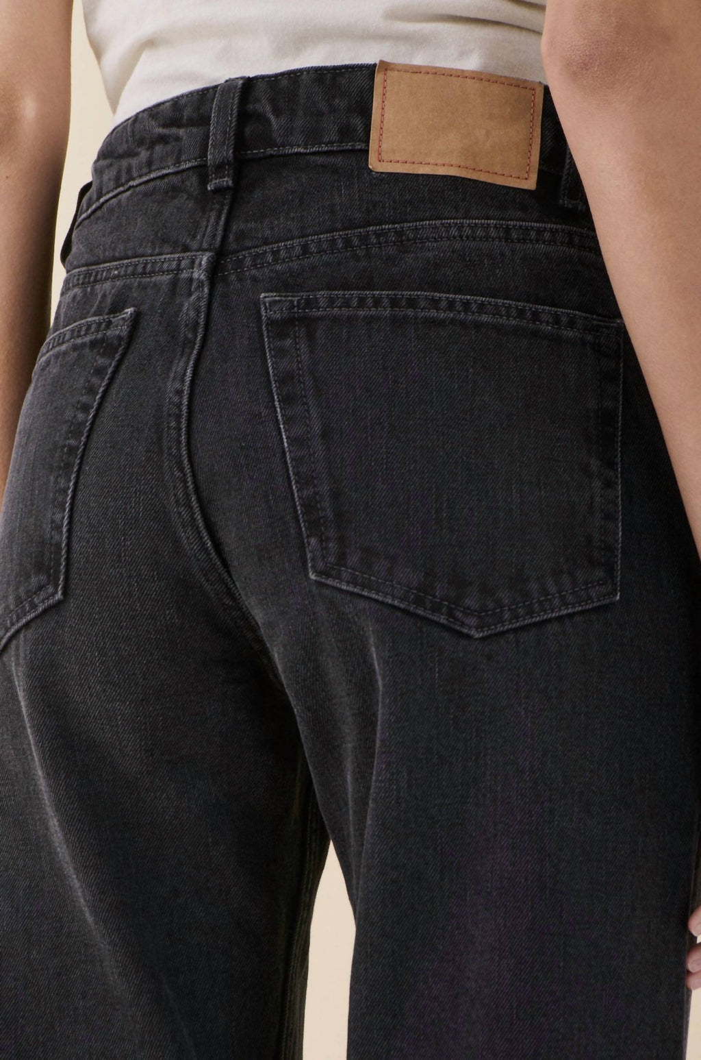Sisli Mid Rise Straight Leg Jeans In Black