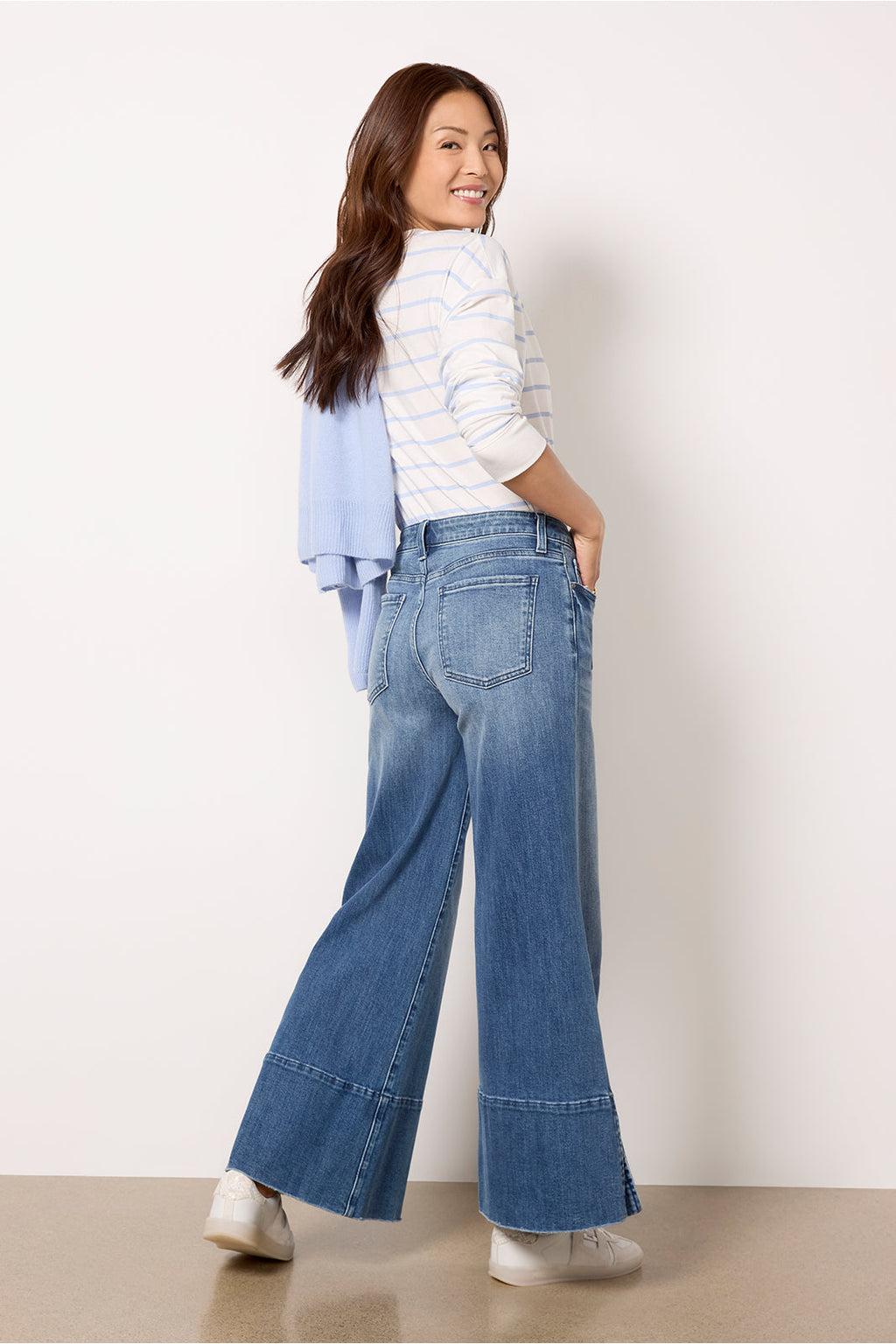 Women's Goldie w Exaggerated Hem Jeans