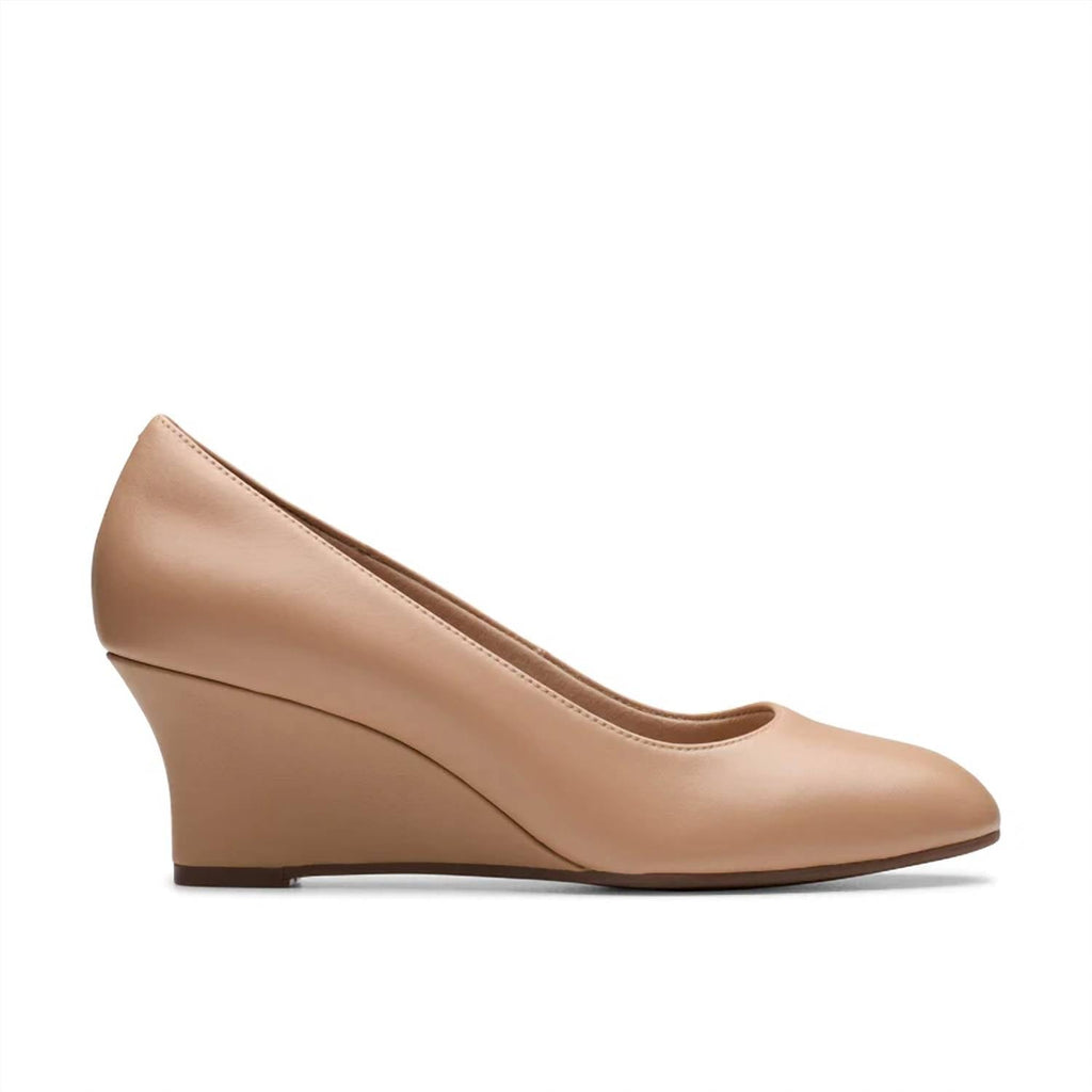 Women's Olivette Pearl Pump In Beige Leather