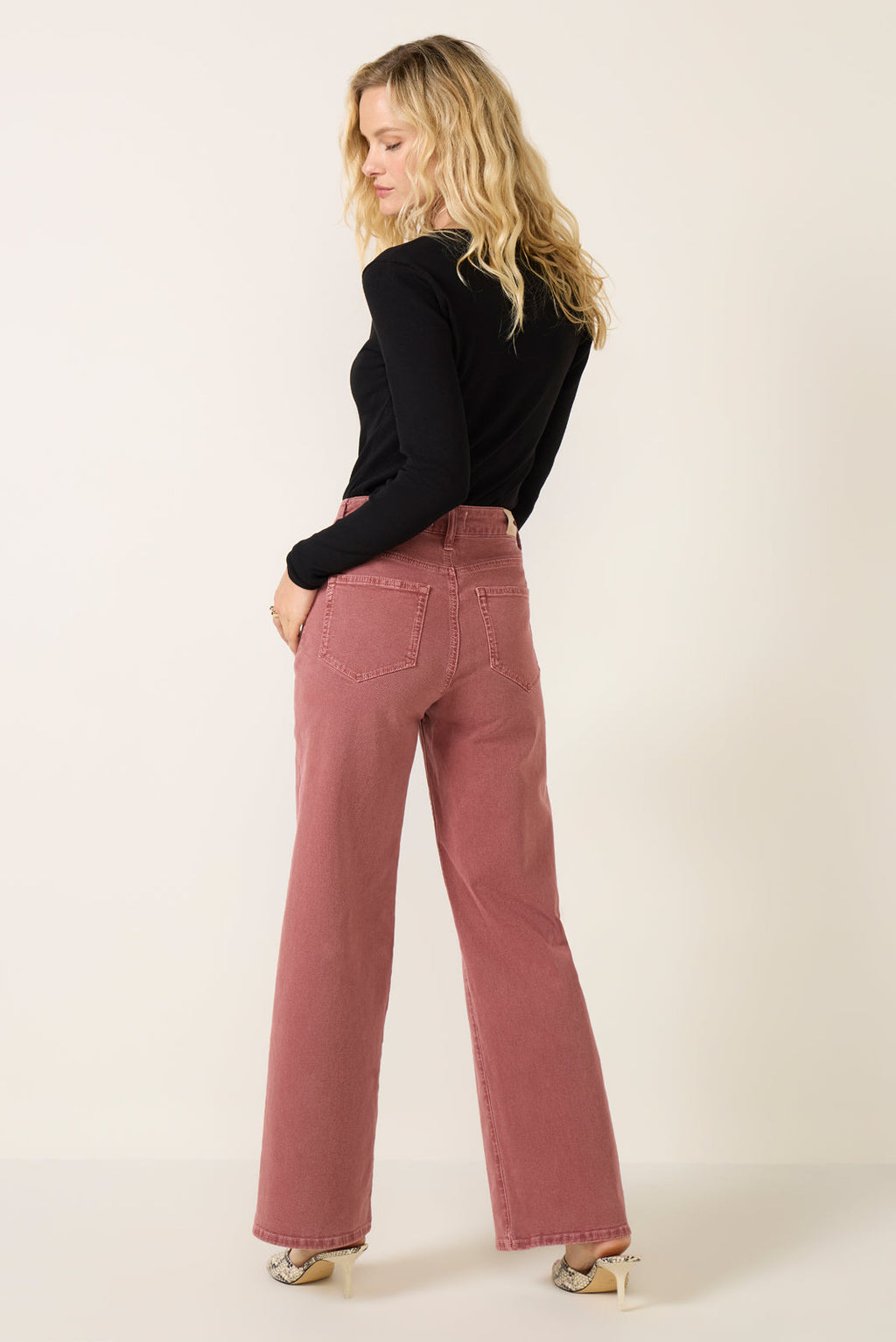 Women's Anessa w/ Front Yoke Wide Leg 31' Jean