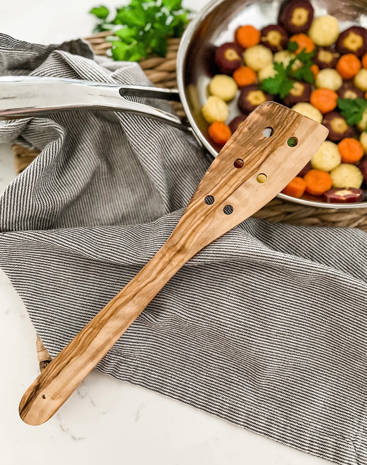 Cilio Toscana Olivewood Perforated Turner, 11.8-Inch