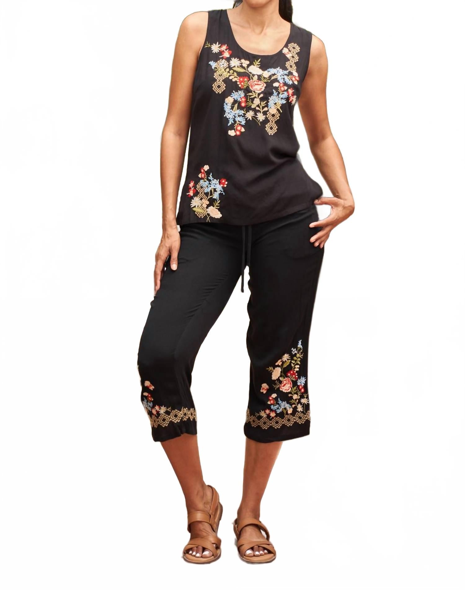 Viscose Embroidered Crop Pant In Black