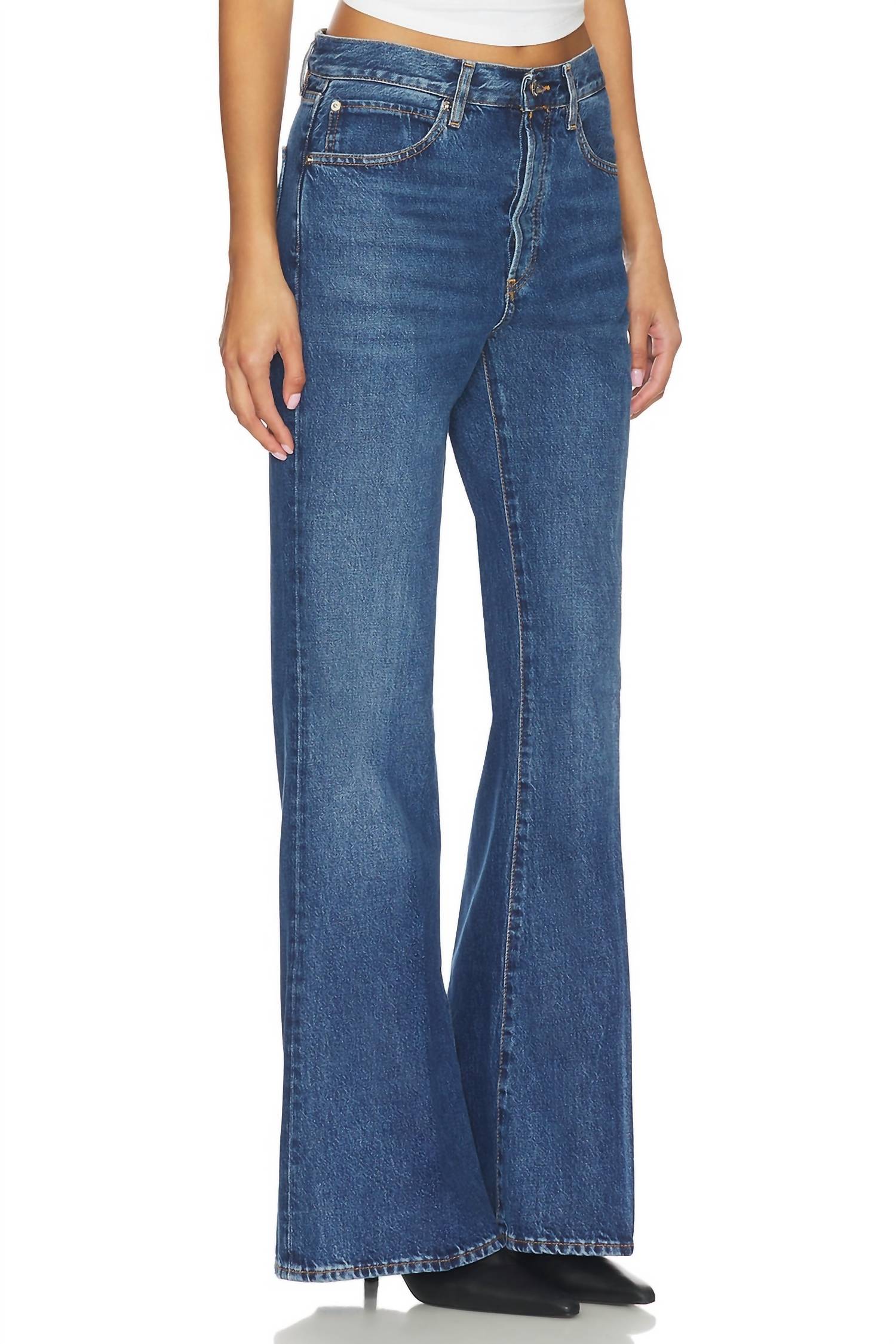 Lax High Rise Jeans In Pilot