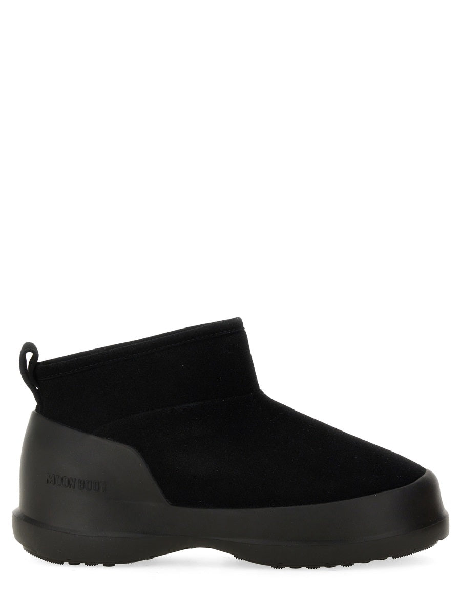 Low Ankle Black Boot With Streamlined Silhouette
