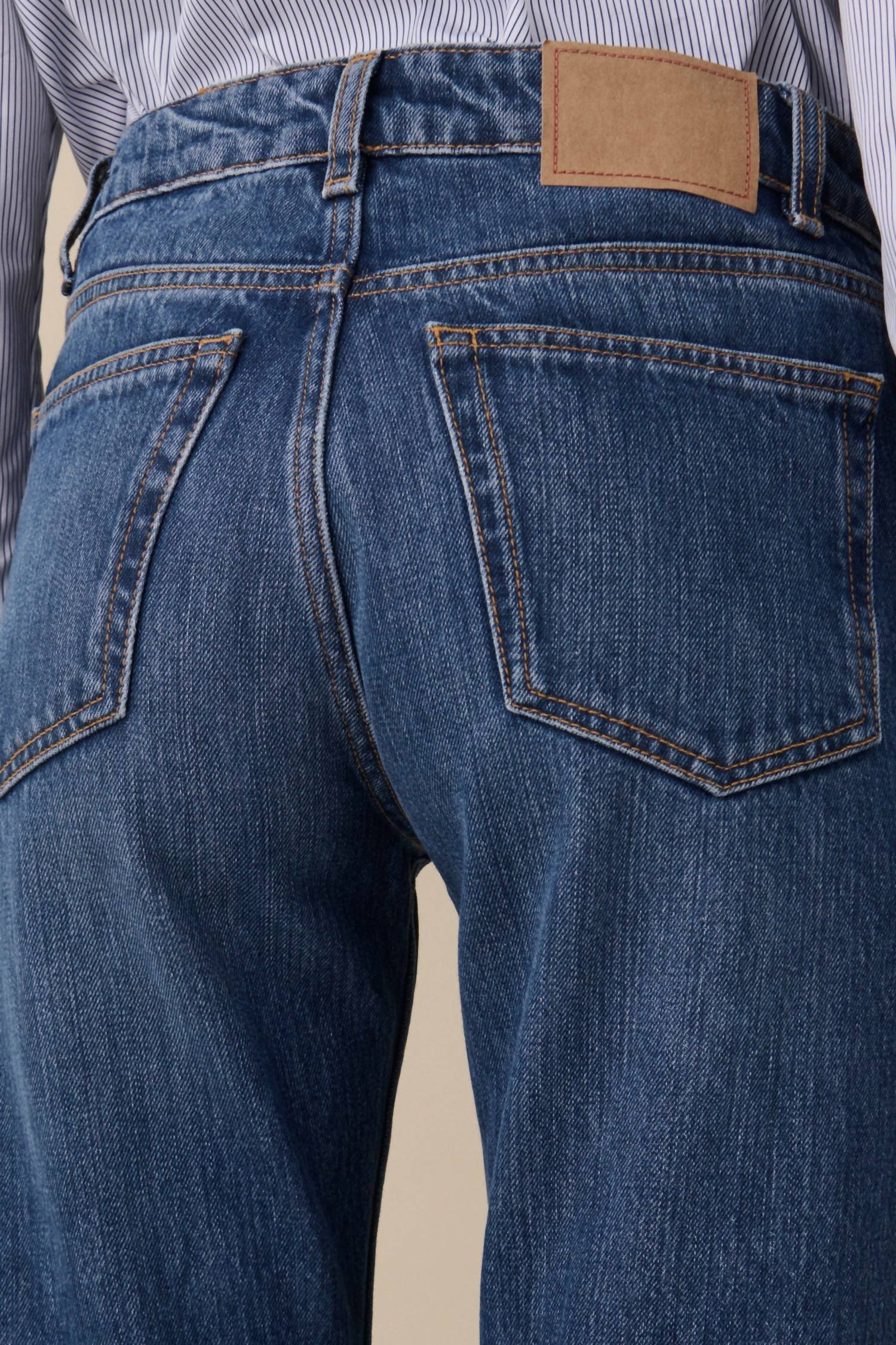 Moda Mid Rise Slim Flared Jean In Fresco Blue