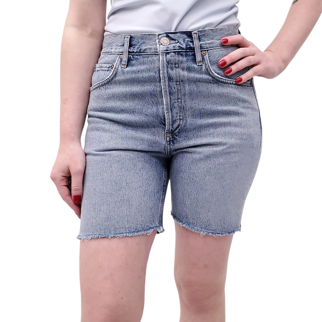 AGOLDE MEDIUM BLUE DENIM SHORTS WITH BUTTON-UP FLY - SIZE 25