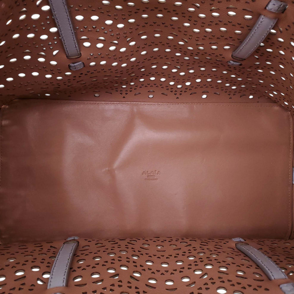 ALAÏA BABY BLUE MINA 32 TOTE BAG