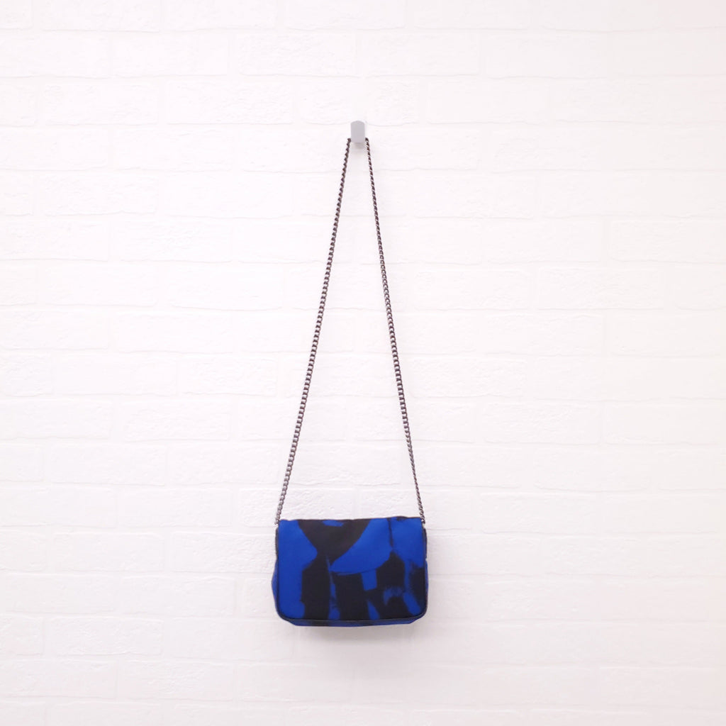 ALEXANDER MCQUEEN BLACK AND BLUE NYLON CHAIN LINKED CROSSBODY BAG