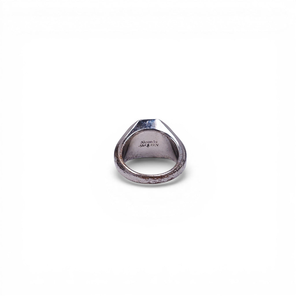 ALEXANDER MCQUEEN UNISEX SILVER AND BLACK SIGNET LOGO RING - SIZE 10