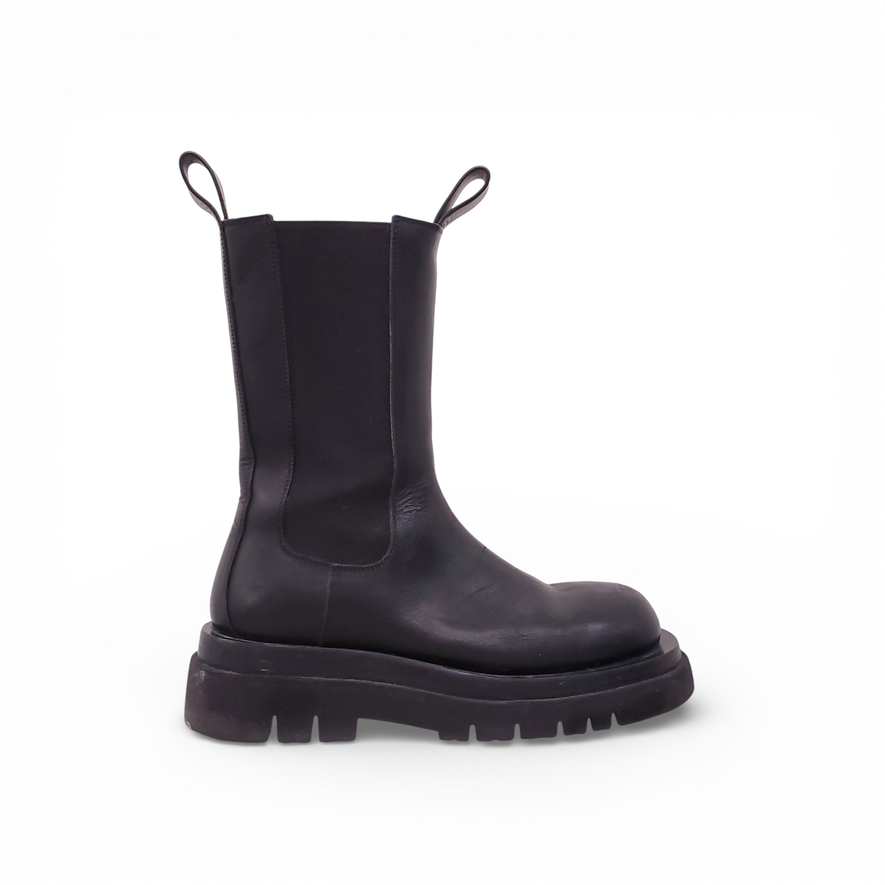 BOTTEGA VENETA BLACK LUG CHELSEA BOOTS - SIZE 39