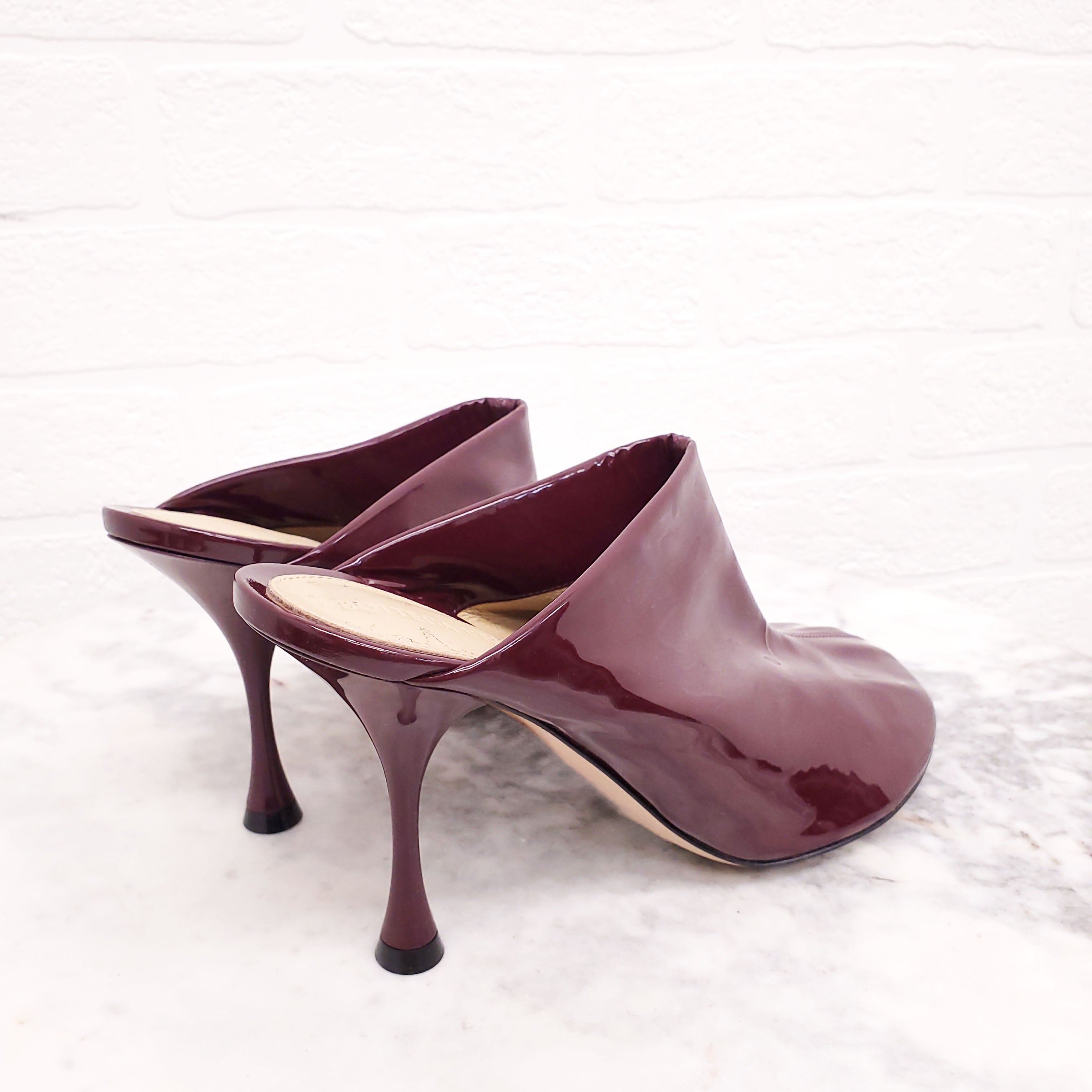 BOTTEGA VENETA PATENT BURGUNDY MULES - SIZE 38.5