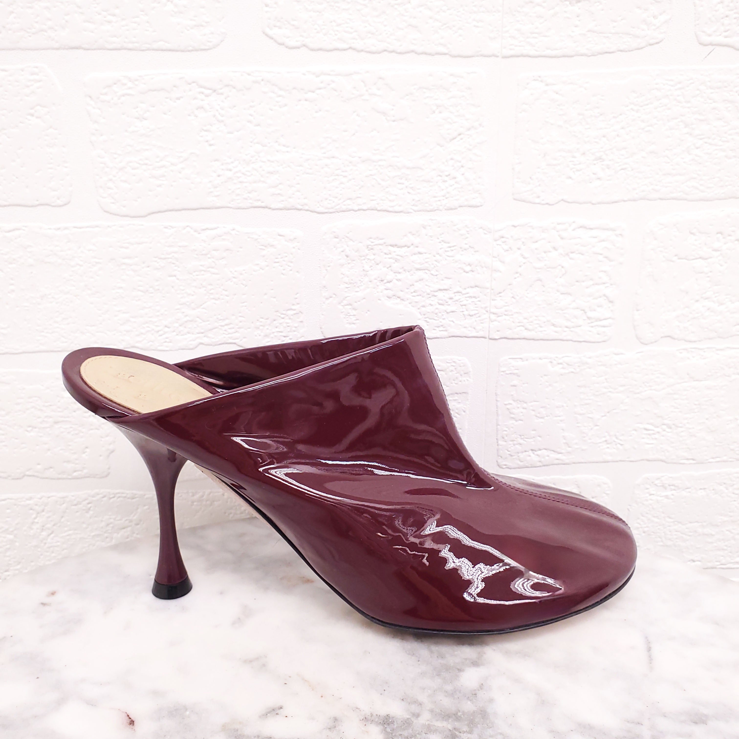 BOTTEGA VENETA PATENT BURGUNDY MULES - SIZE 38.5
