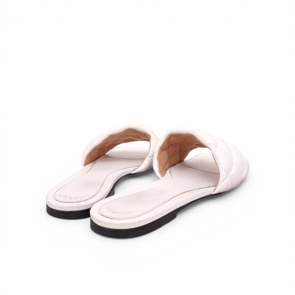BOTTEGA VENETA WHITE QUILTED SLIDES - SIZE 39