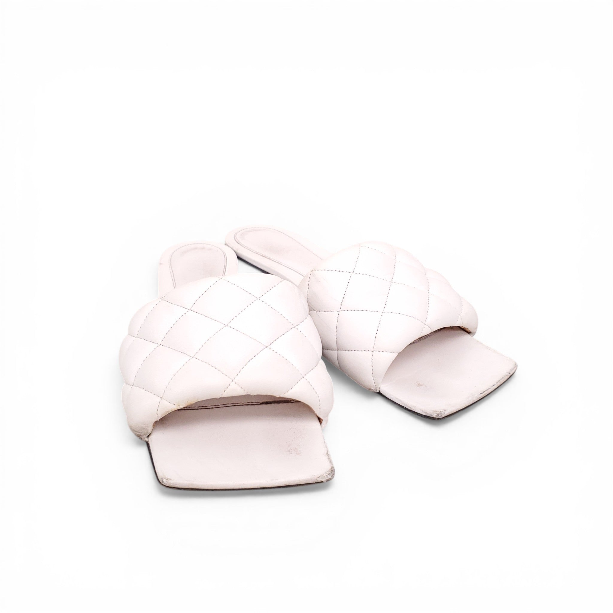 BOTTEGA VENETA WHITE QUILTED SLIDES - SIZE 39