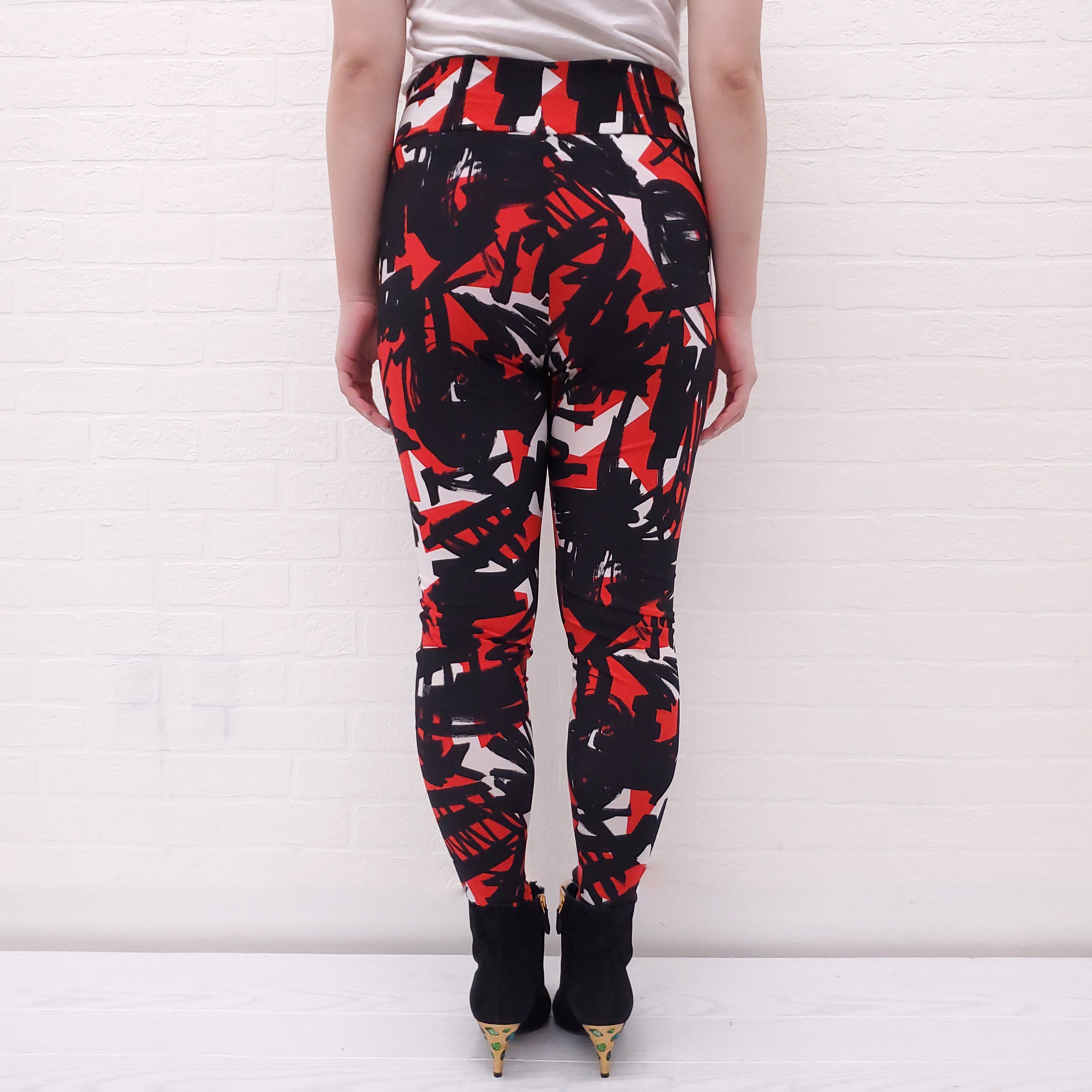 BURBERRY GRAFFITI LEGGINGS  - SIZE M