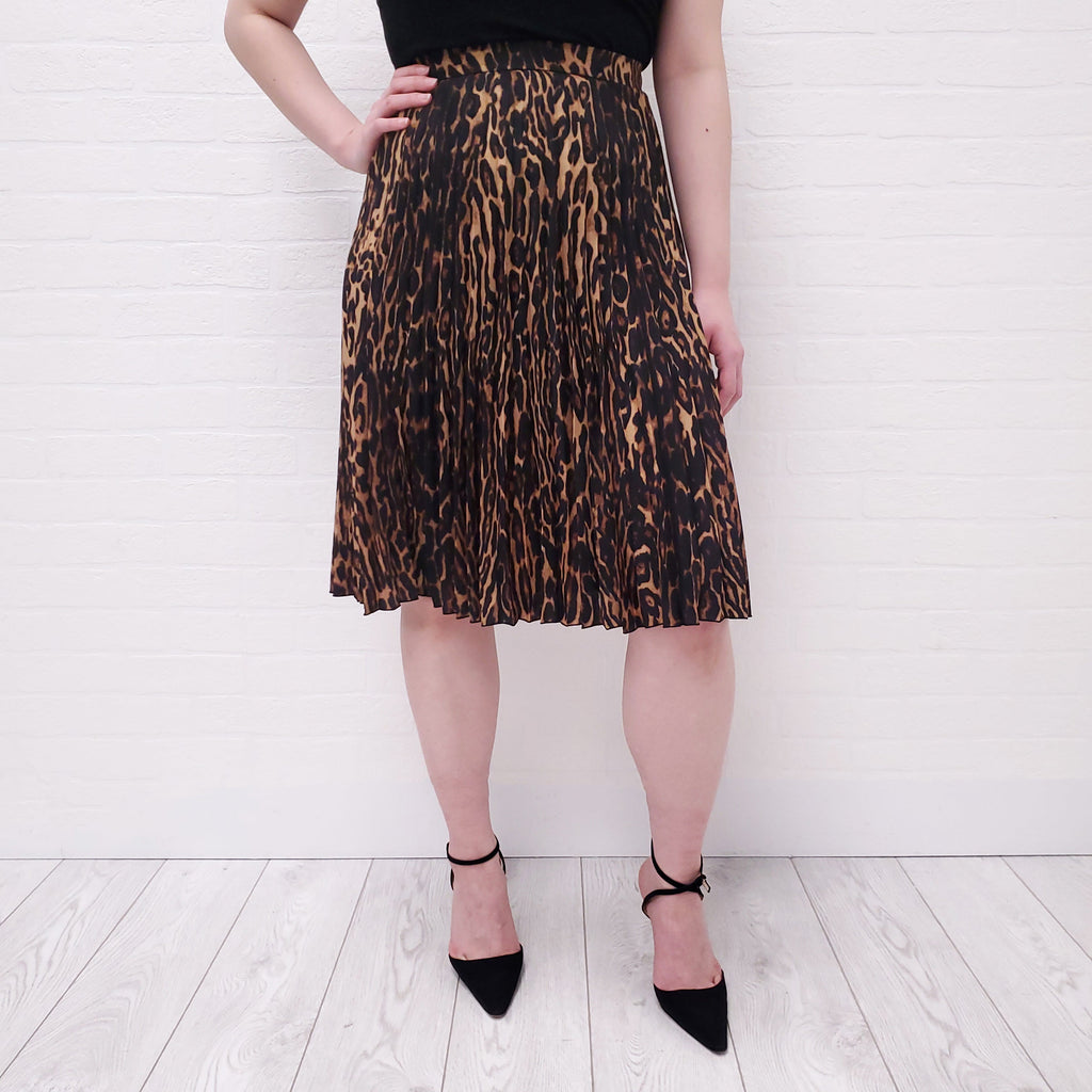 BURBERRY LEOPARD PLEATED SKIRT - SIZE 4