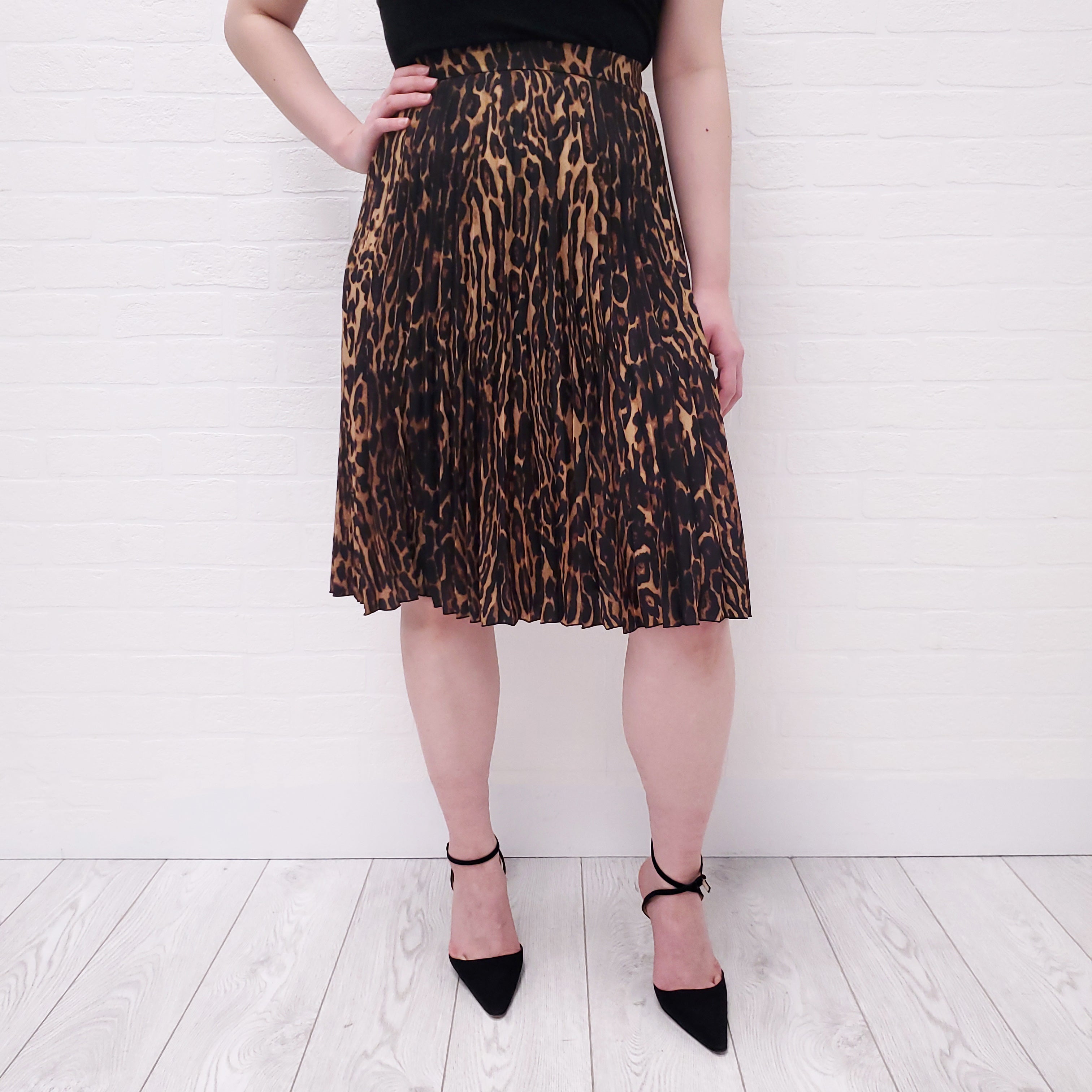 BURBERRY LEOPARD PLEATED SKIRT - SIZE 4