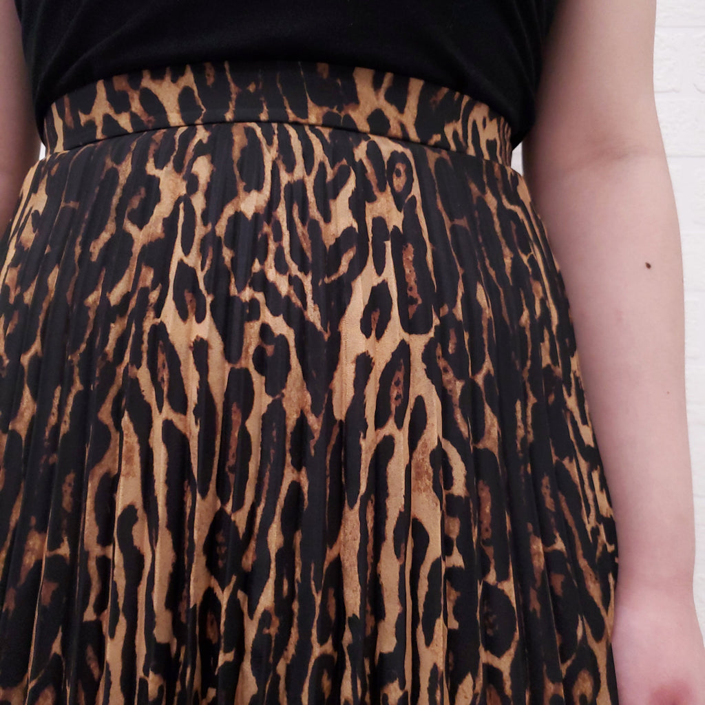 BURBERRY LEOPARD PLEATED SKIRT - SIZE 4