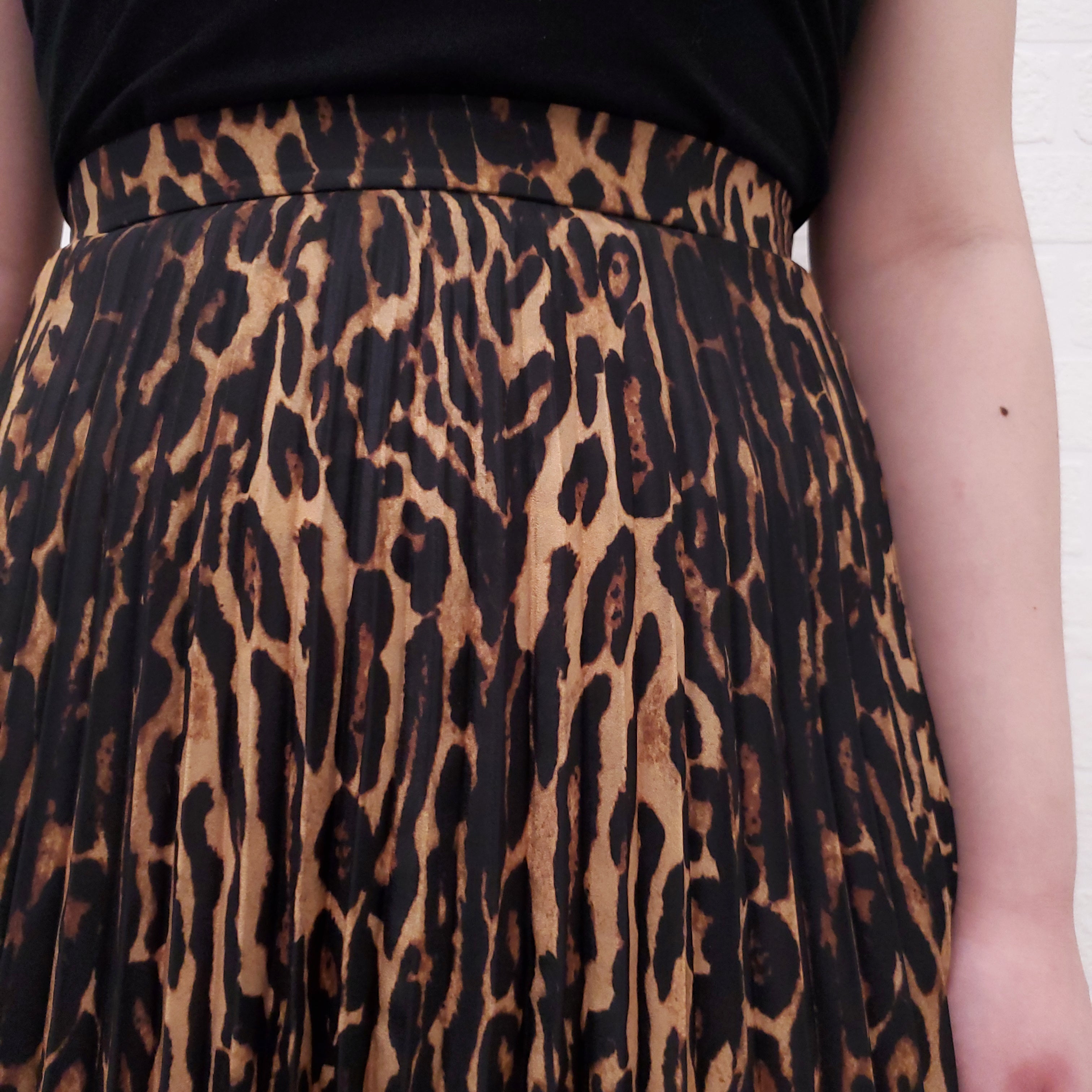 BURBERRY LEOPARD PLEATED SKIRT - SIZE 4
