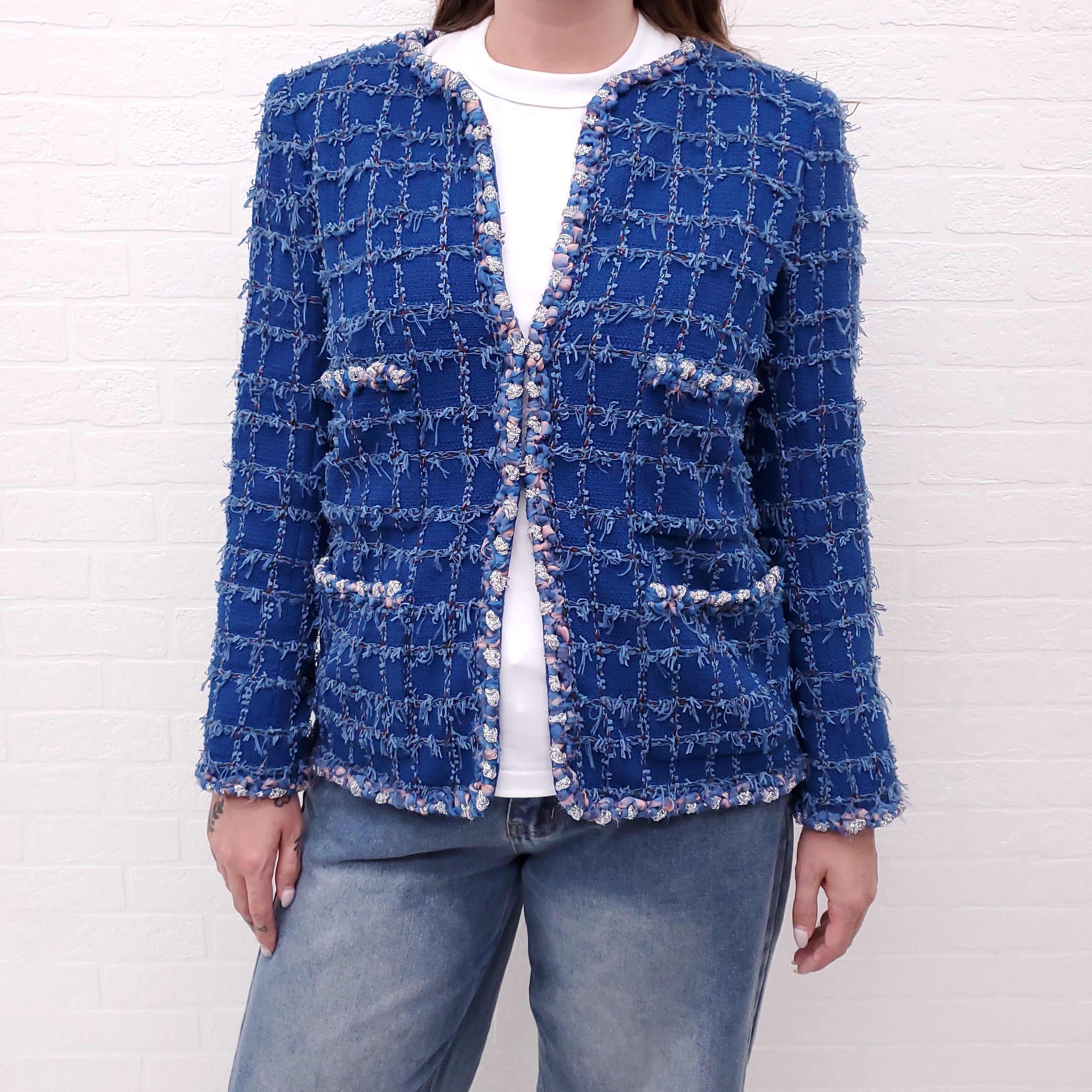CHANEL 2023 CRUISE COLLECTION BLUE AND SILVER TWEED JACKET - SIZE 38