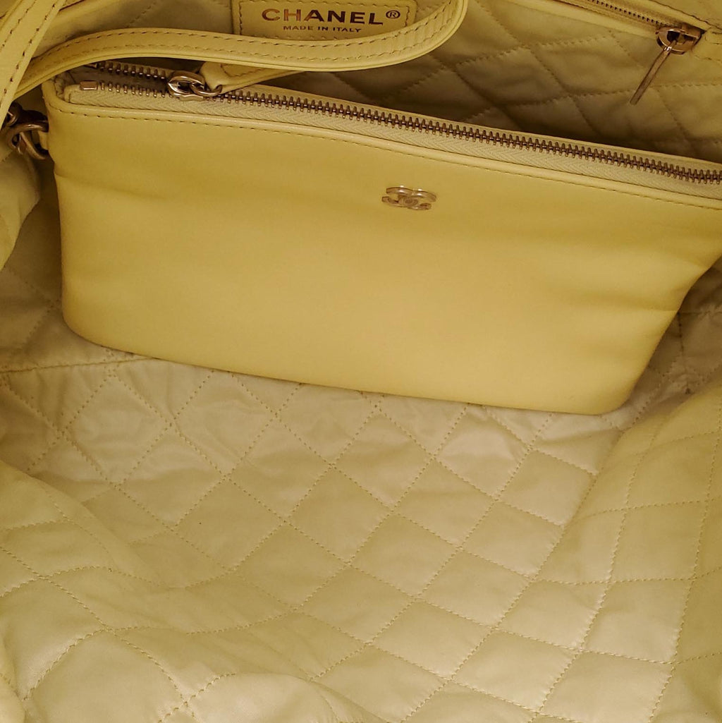 CHANEL 2025 YELLOW EMBROIDERED CALFSKIN SMALL 22 BAG