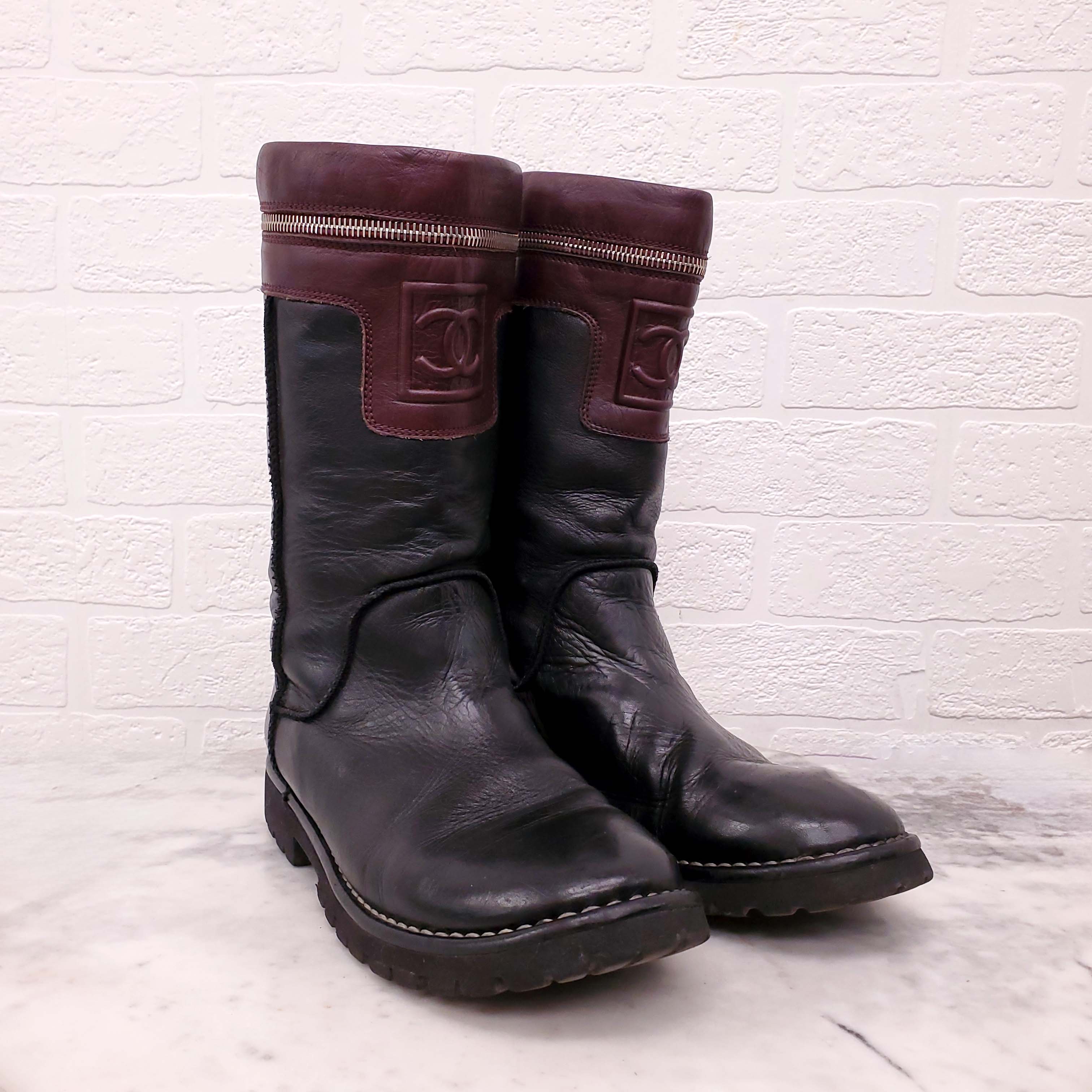 CHANEL BLACK AND BURGUNDY LOGO MOTORCYCLE BOOTS - SIZE 38