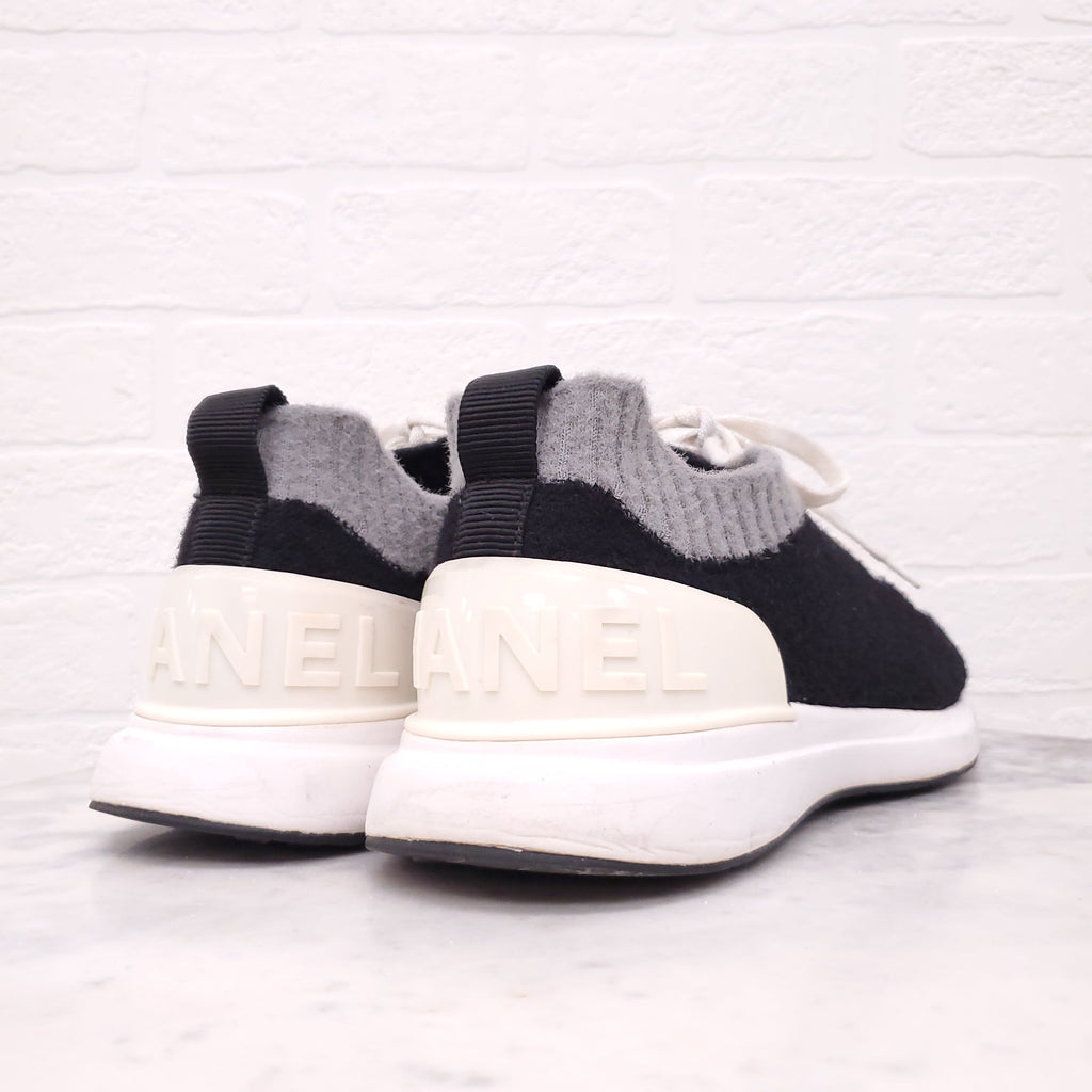 CHANEL BLACK AND CREAM KNIT LOGO SNEAKERS - SIZE 43