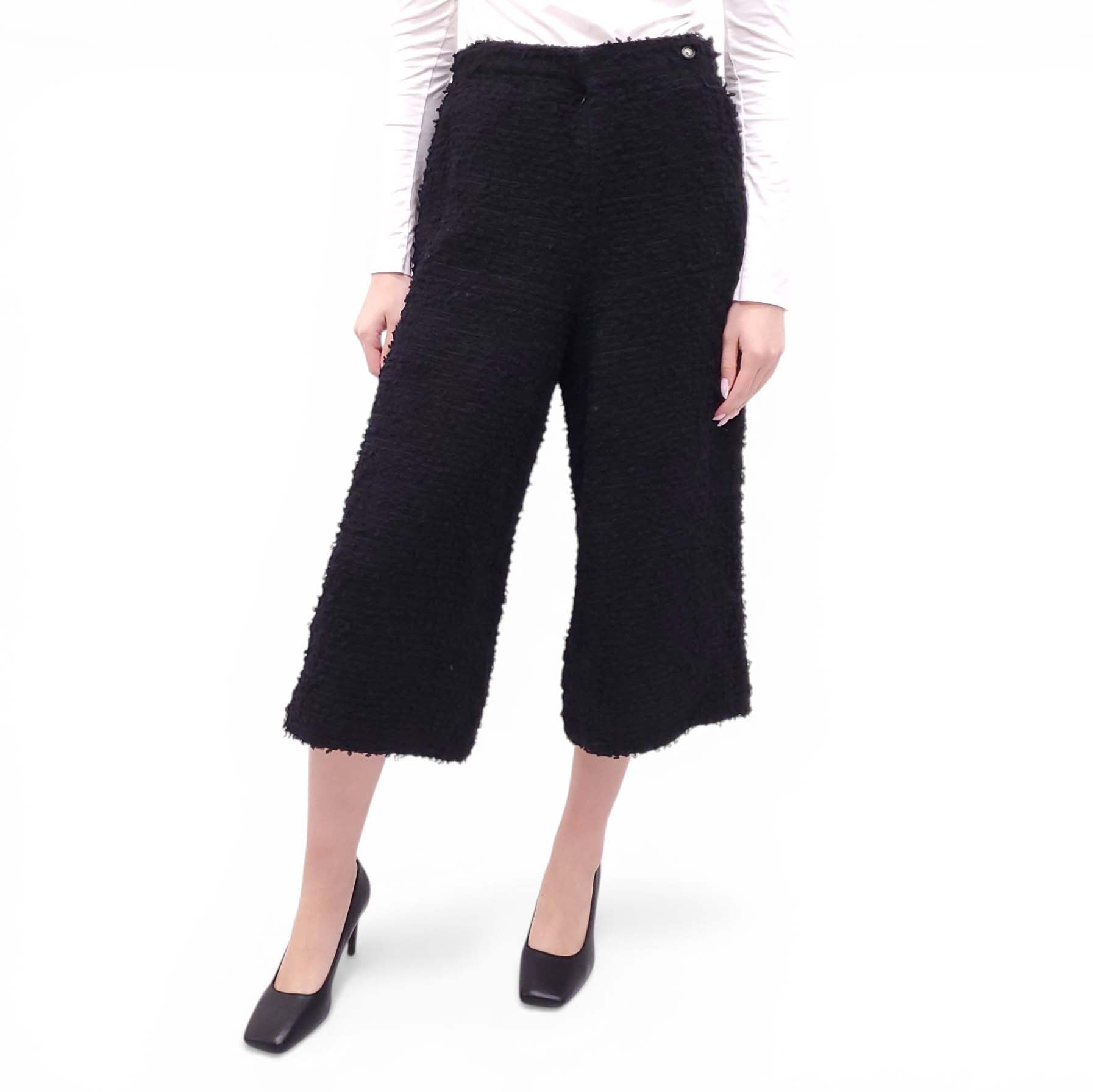CHANEL BLACK BOUCLE CULOTTE SHORTS - SIZE 42