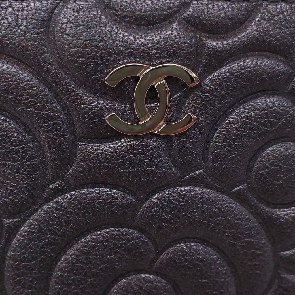 CHANEL BLACK CAMÉLIA KEY POUCH