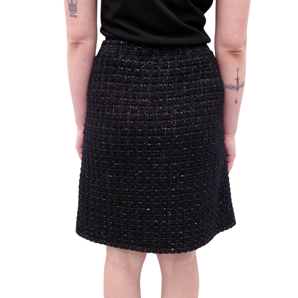 CHANEL BLACK KNIT SKIRT WITH GOLD METALLIC DETAIL - SIZE 38