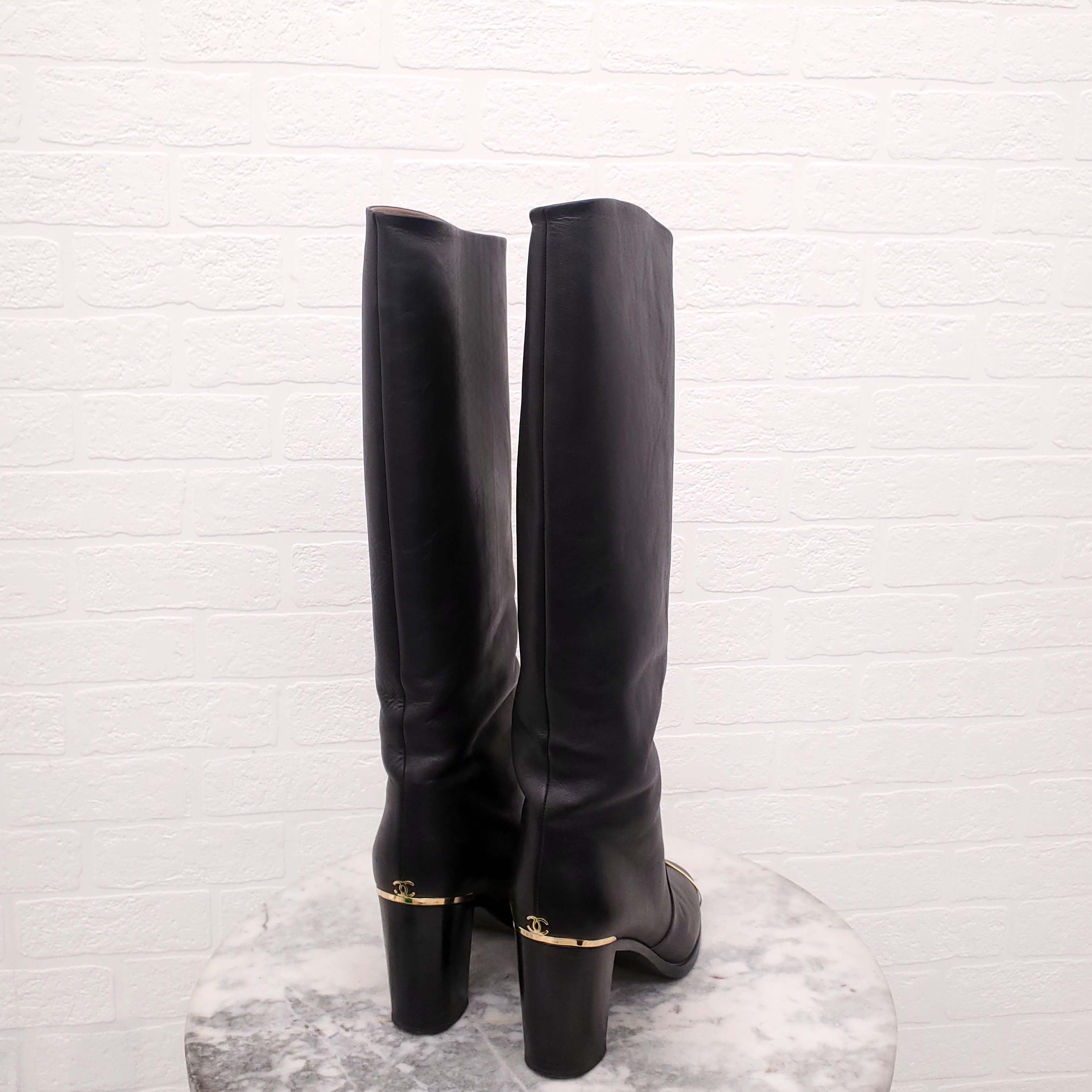 CHANEL BLACK LEATHER CALF BOOTS WITH CAP TOE - SIZE 41