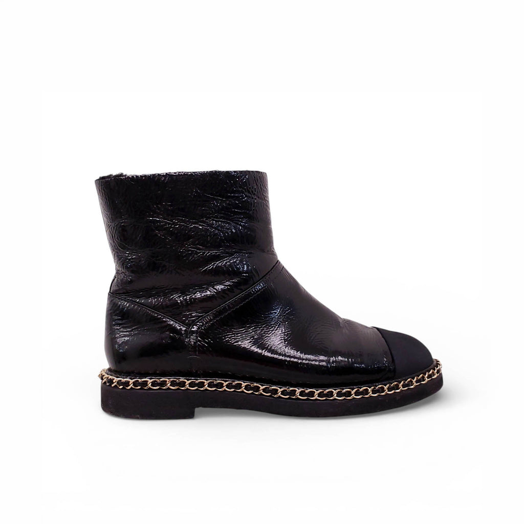 CHANEL BLACK PATENT CAP TOE BOOTS WITH CHAIN AND SHEARLING DETAIL - SIZE 40