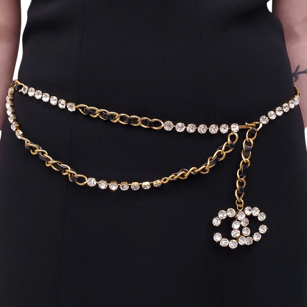 CHANEL BLACK PATENT LEATHER CHAIN BELT WITH CRYSTAL LOGO