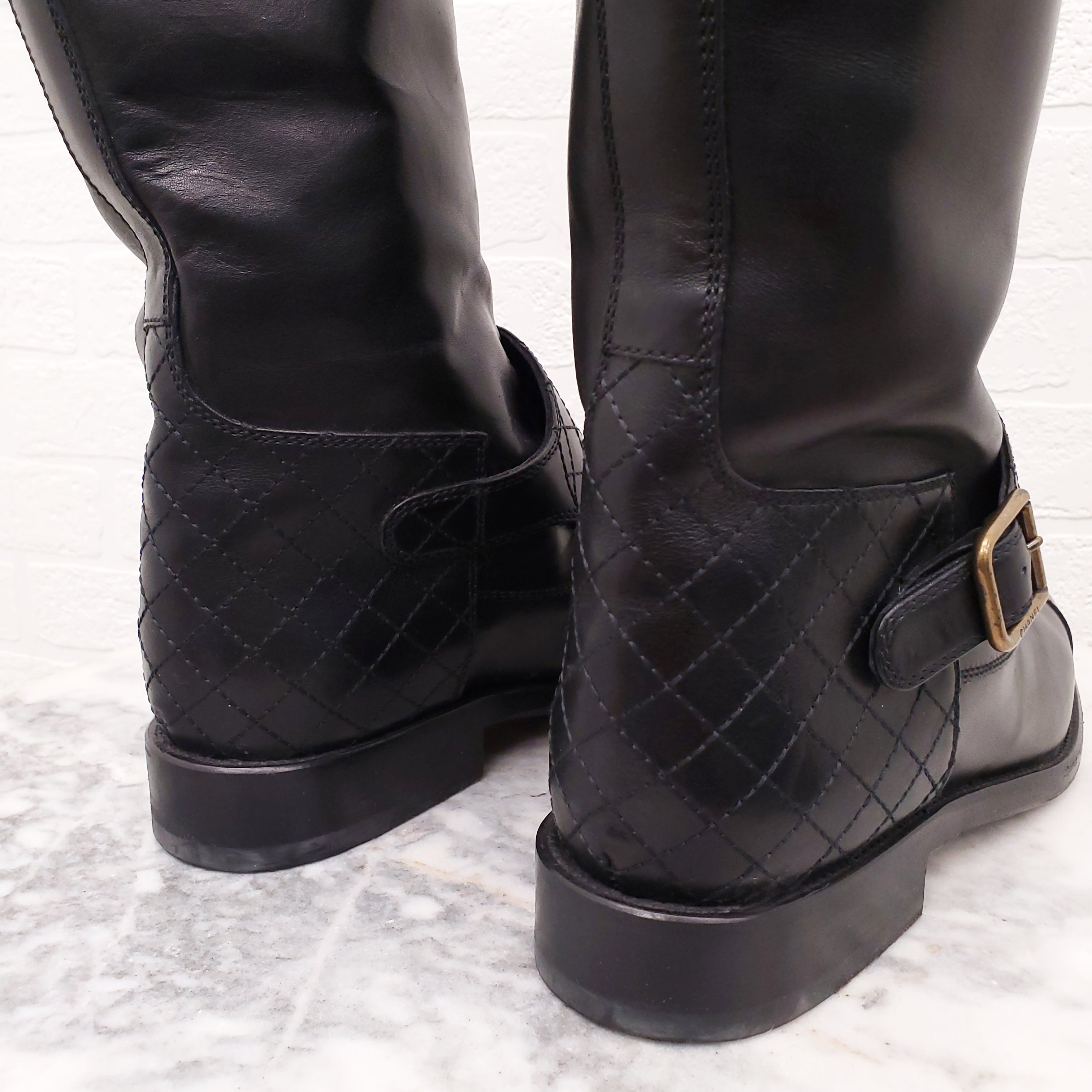 CHANEL BLACK QUILTED RIDING BOOTS WITH BUCKLES - SIZE 39.5