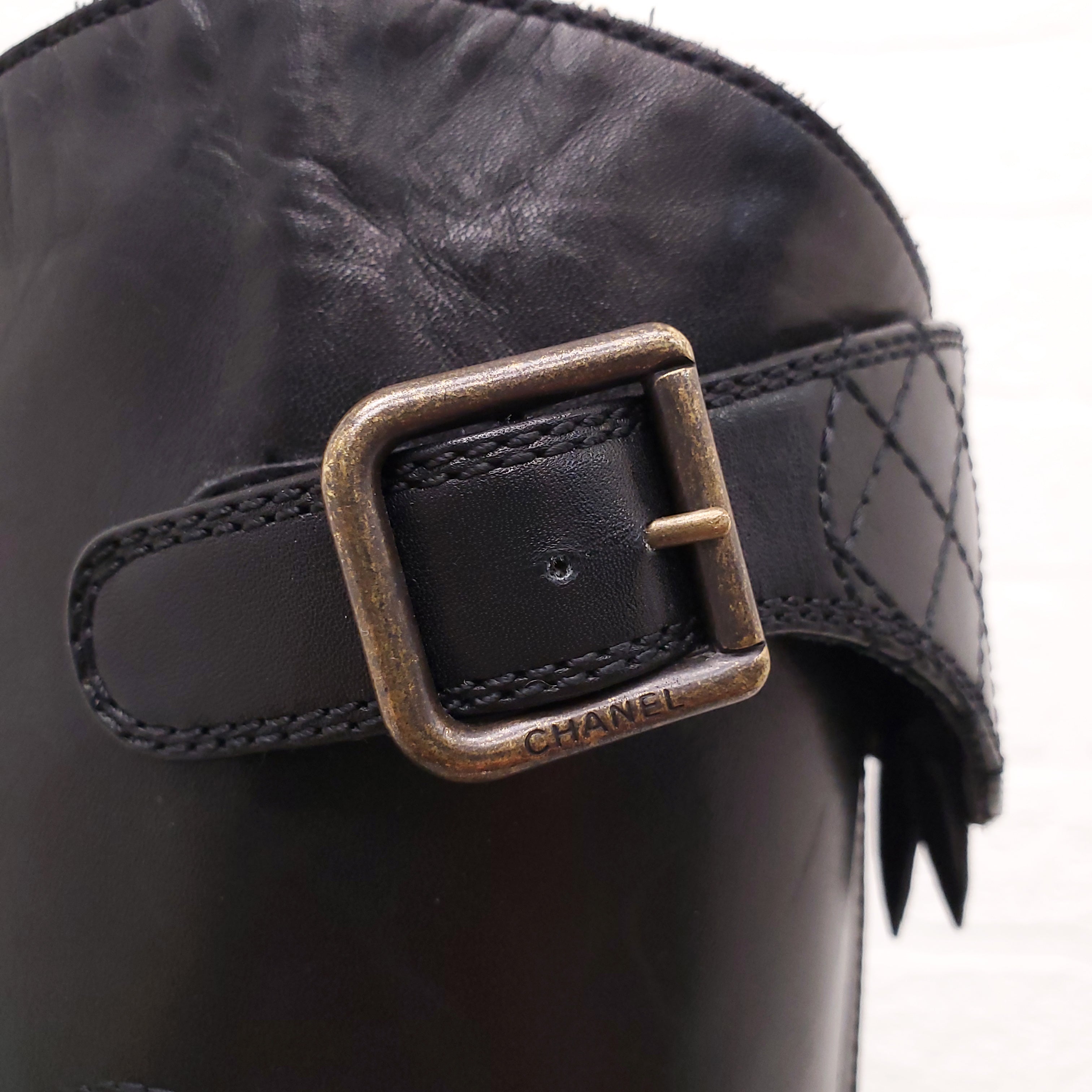 CHANEL BLACK QUILTED RIDING BOOTS WITH BUCKLES - SIZE 39.5