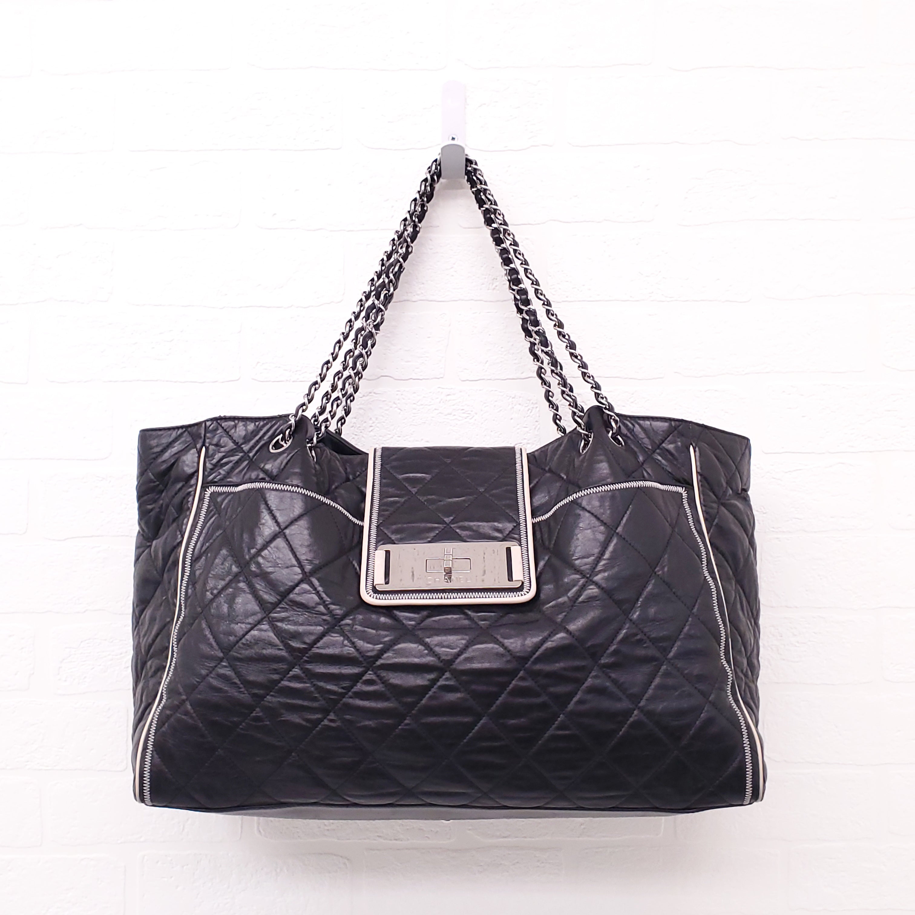 CHANEL BLACK RE-ISSUE CC BLACK TOTE BAG WITH CREAM PIPING