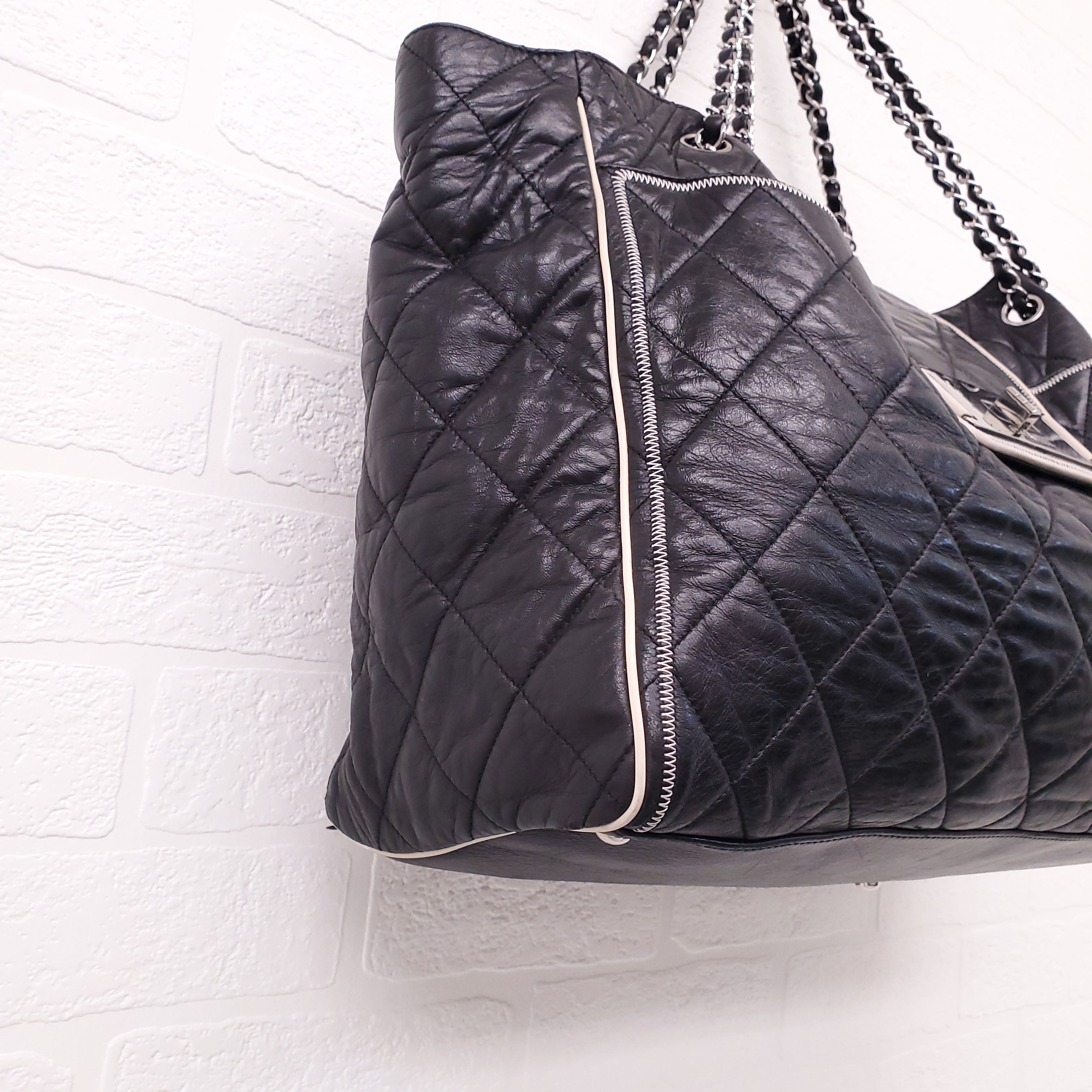 CHANEL BLACK RE-ISSUE CC BLACK TOTE BAG WITH CREAM PIPING