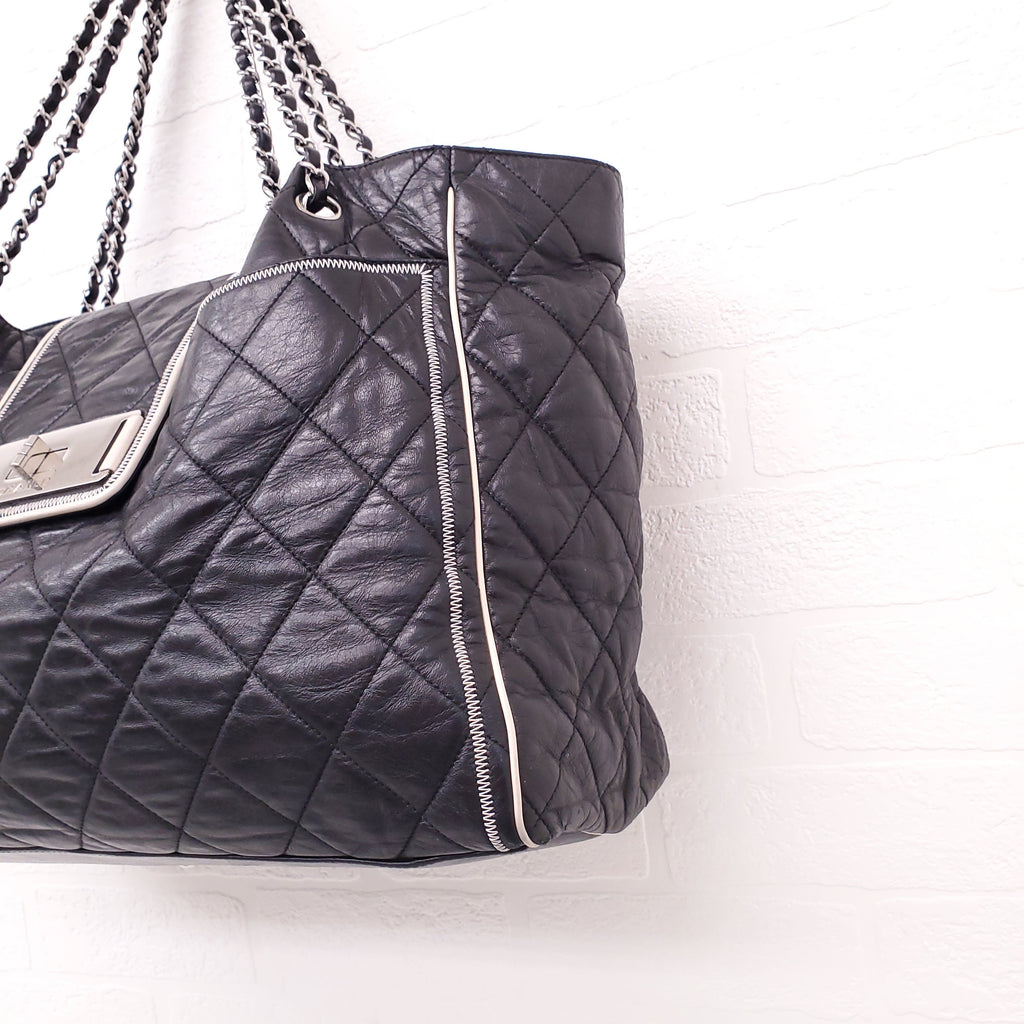 CHANEL BLACK RE-ISSUE CC BLACK TOTE BAG WITH CREAM PIPING