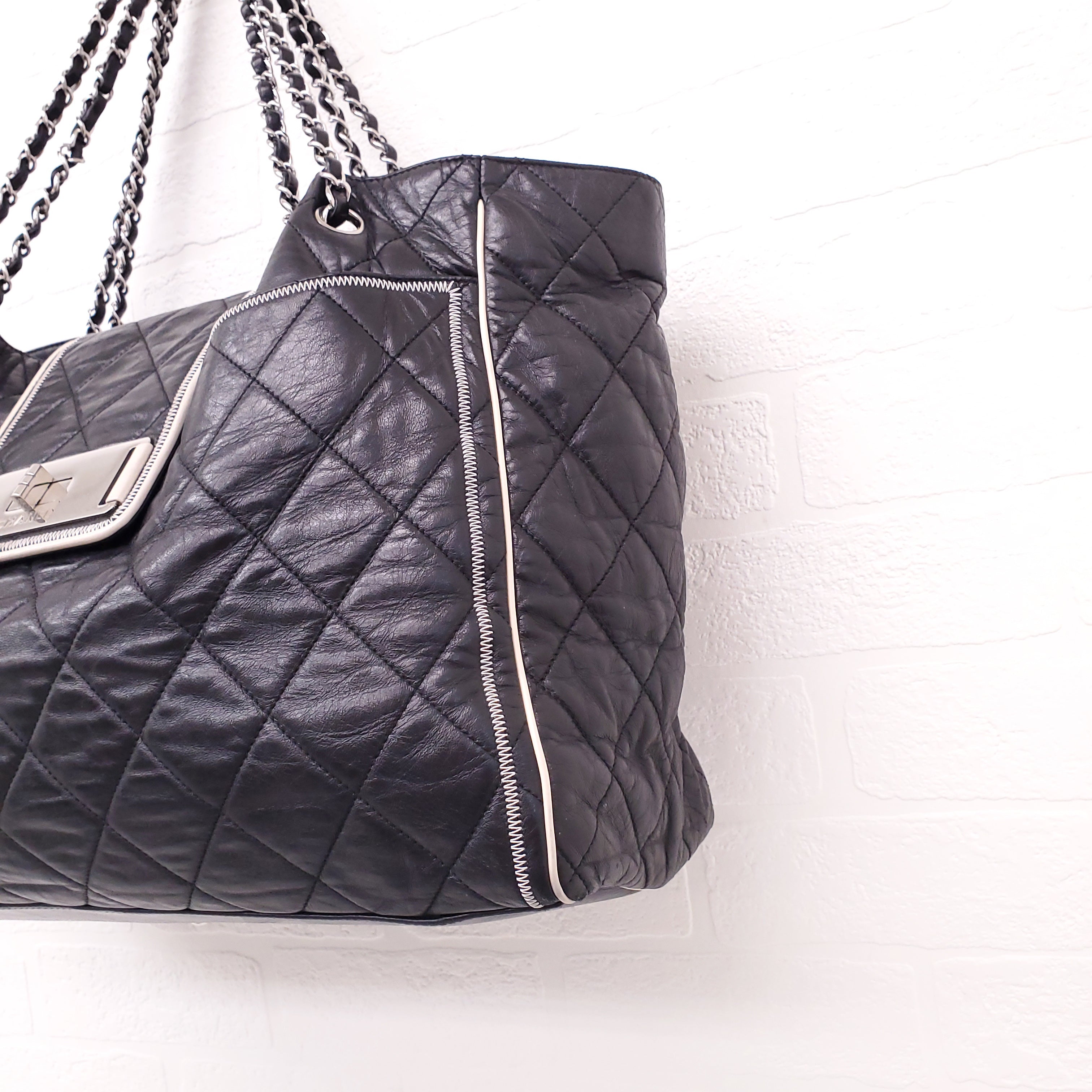 CHANEL BLACK RE-ISSUE CC BLACK TOTE BAG WITH CREAM PIPING