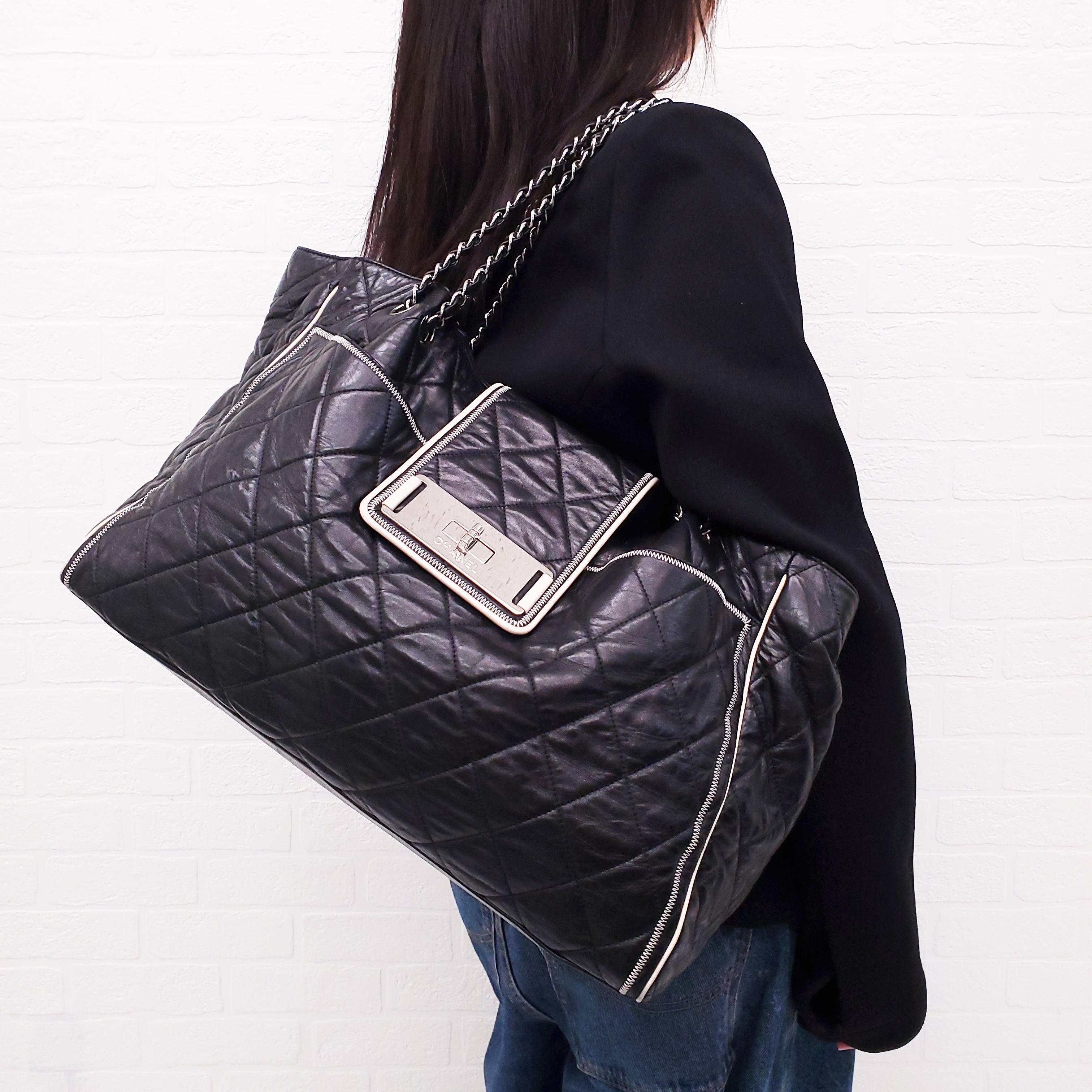 CHANEL BLACK RE-ISSUE CC BLACK TOTE BAG WITH CREAM PIPING