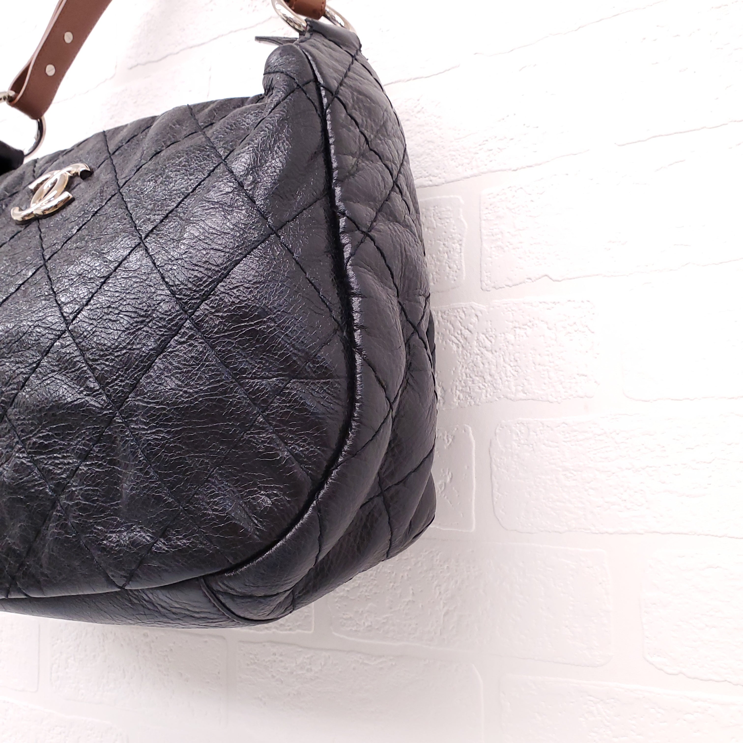 CHANEL BLACK SHOULDER BAG WITH BROWN SHOULDER STRAP