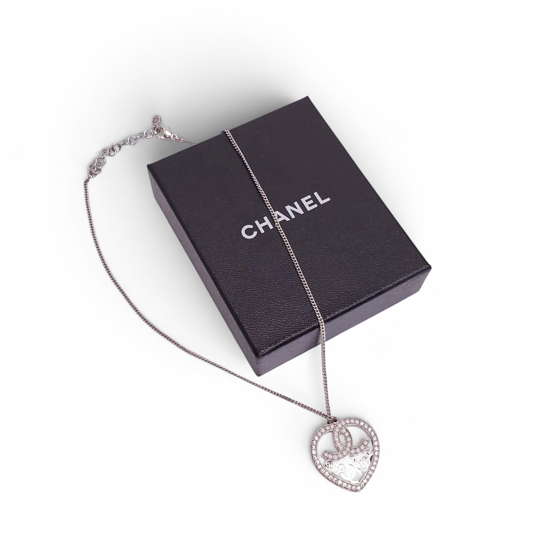 CHANEL CC HEART PEARL AND CRYSTAL GOLD TONE NECKLACE