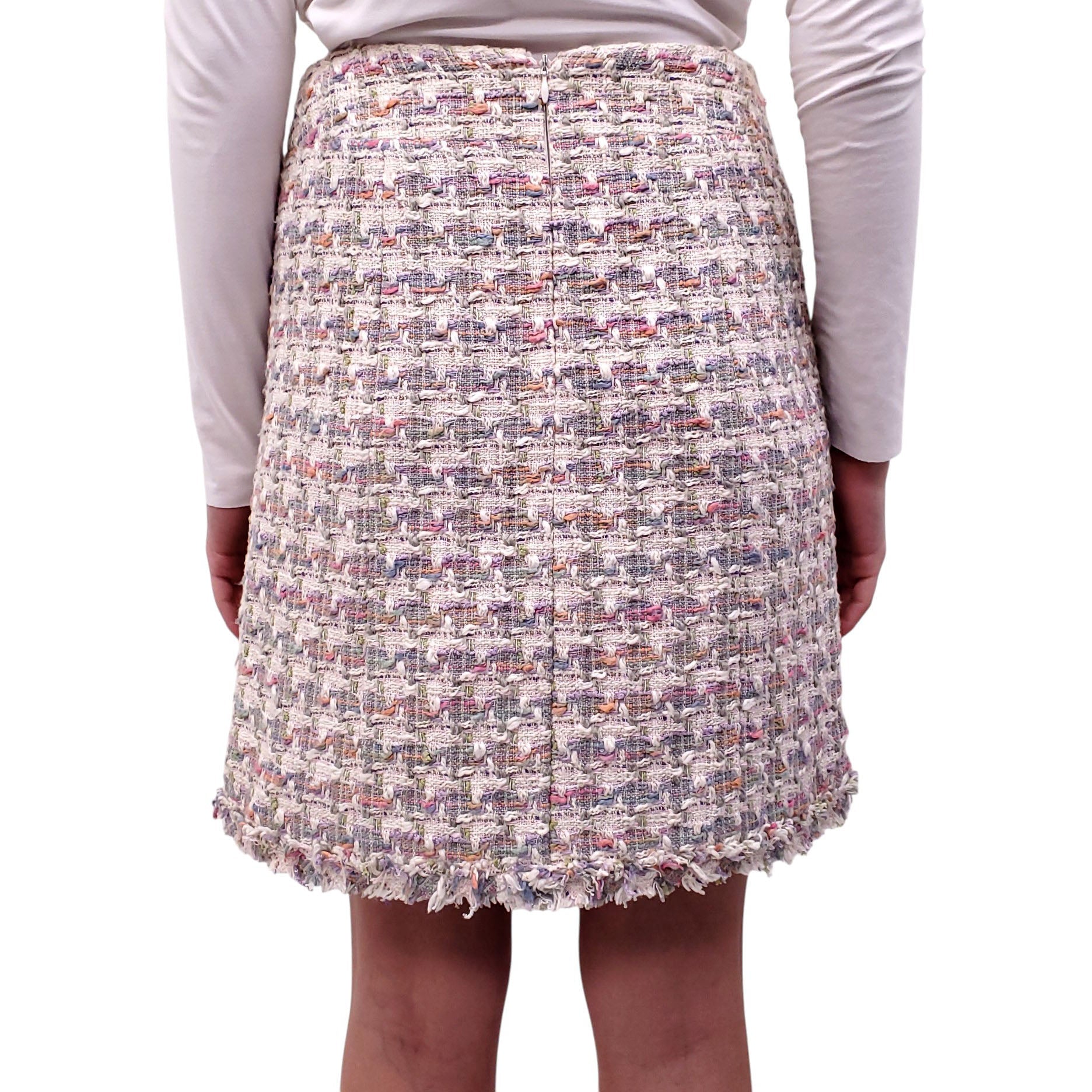 CHANEL CREAM AND MULTI-COLOURED PASTEL TWEED SKIRT WITH LOGO - SIZE 36