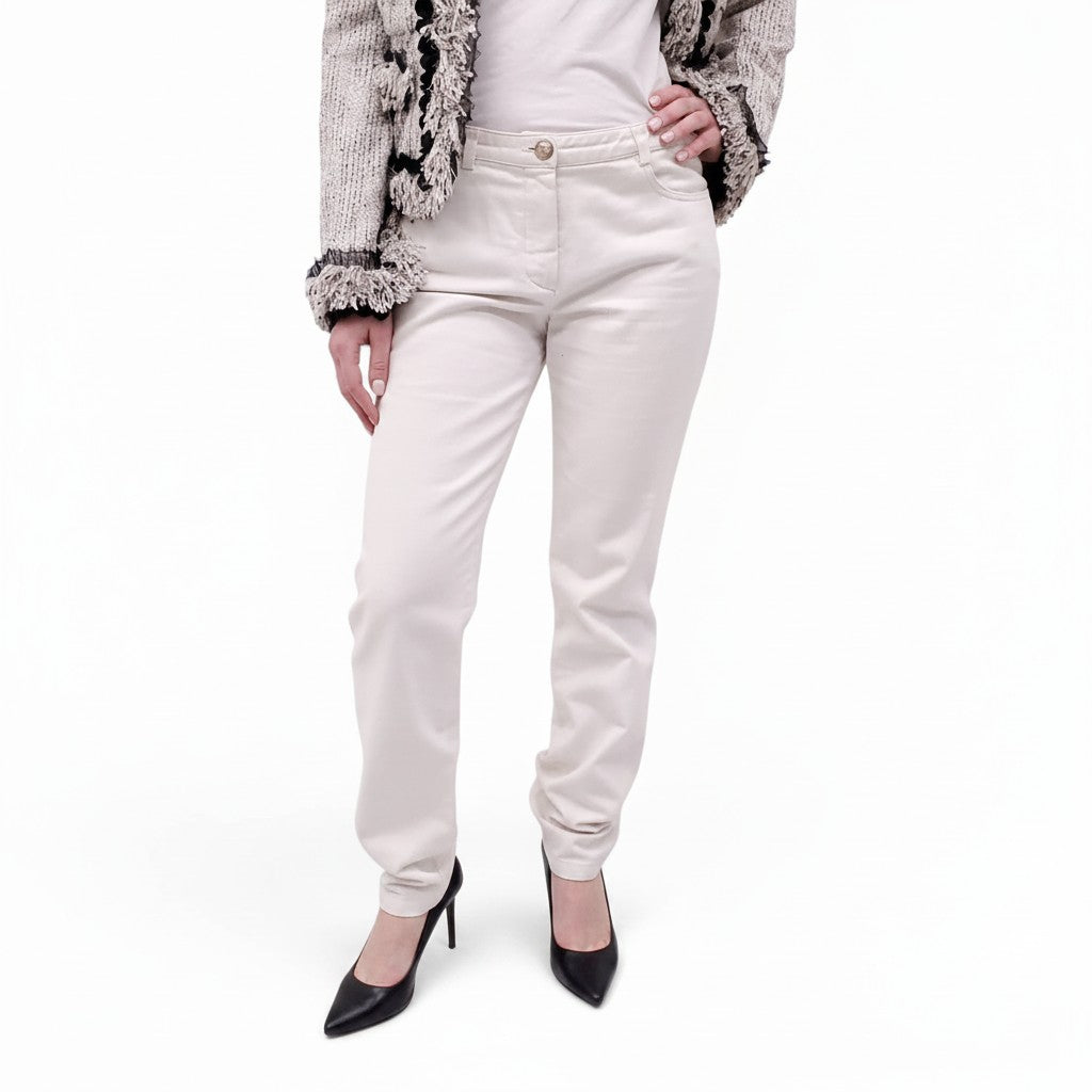 CHANEL CREAM JEANS WITH LOGO BUTTON - SIZE 40