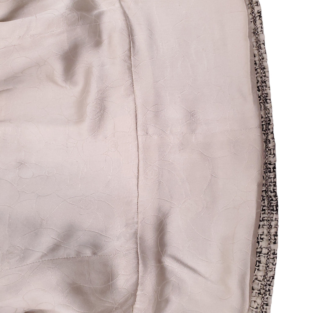CHANEL F/W 2003 CREAM AND BLACK TWEED SUIT WITH SNAP BUTTON DETAIL - SIZE 38